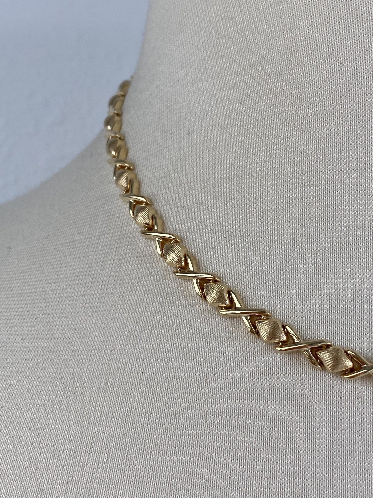 Vintage 14k Yellow Gold Satin Textured Shiny X Link Necklace - 16.5 inches