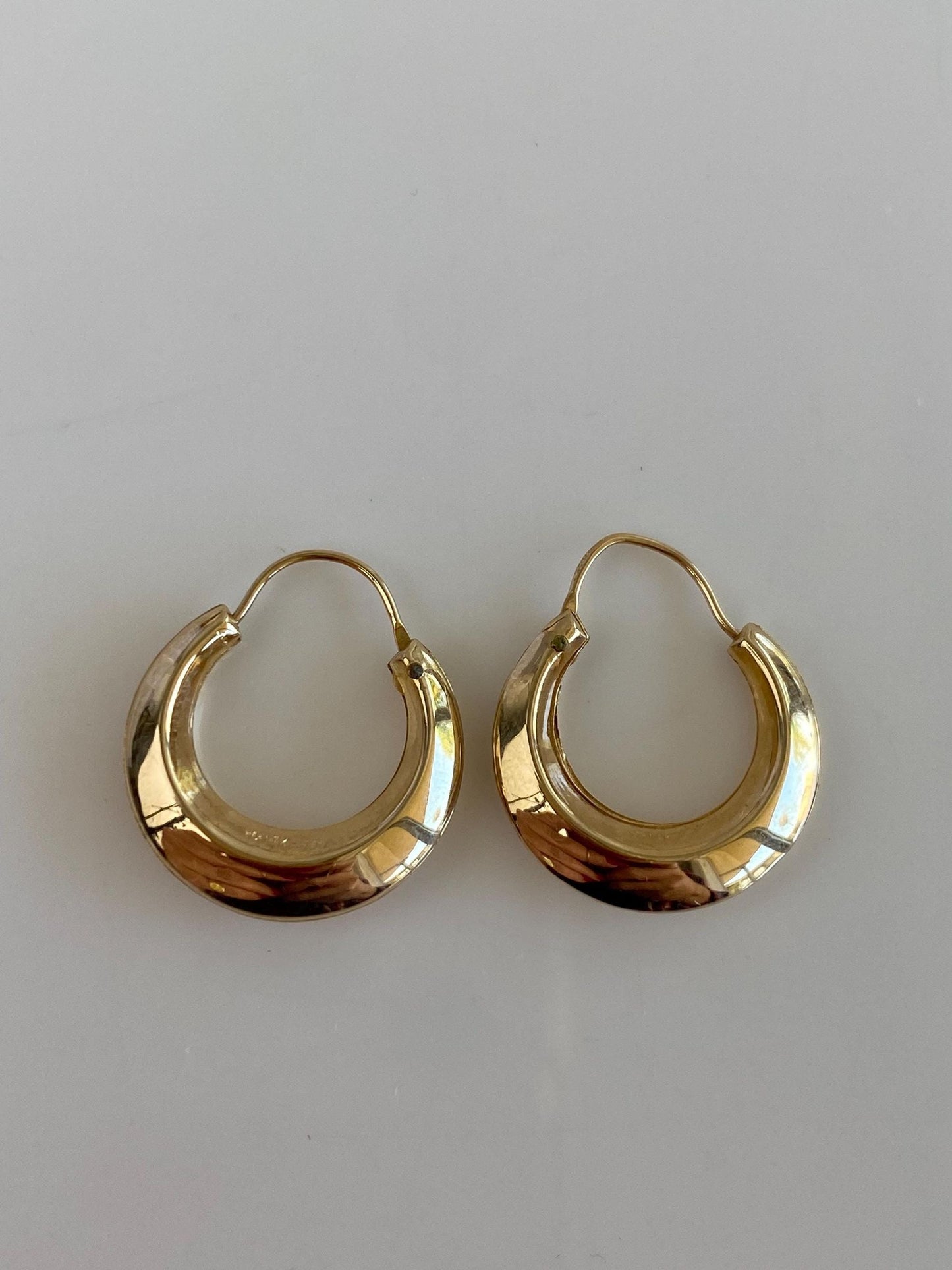 Vintage 14k Yellow Gold Tapered Hoop Earrings