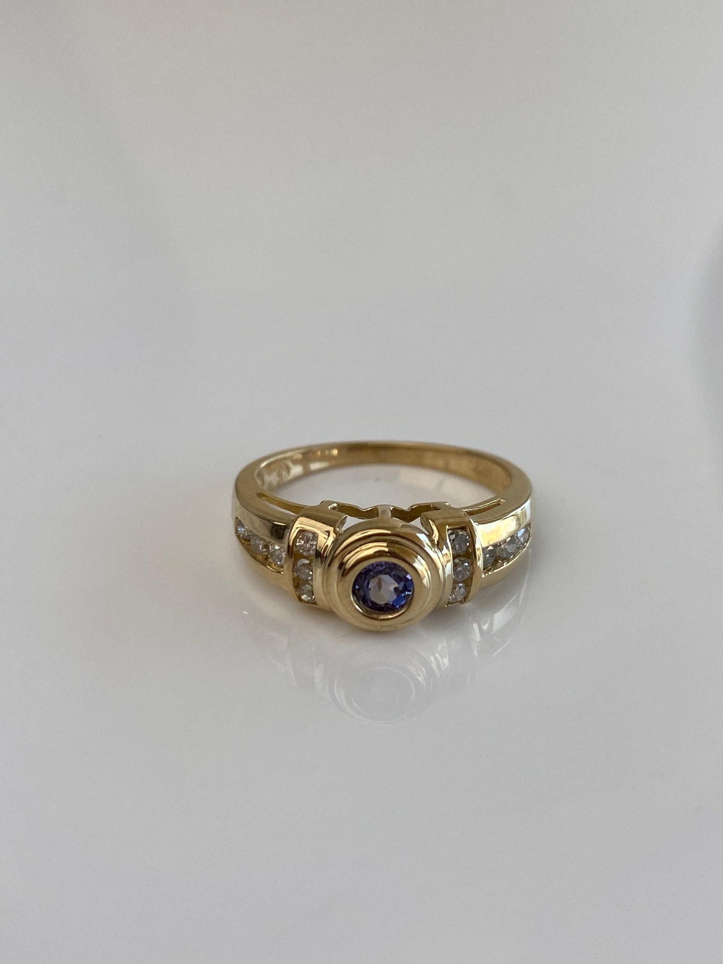 Vintage Solid 14k Yellow Gold Tanzanite Diamonds Ring - Size 6.75