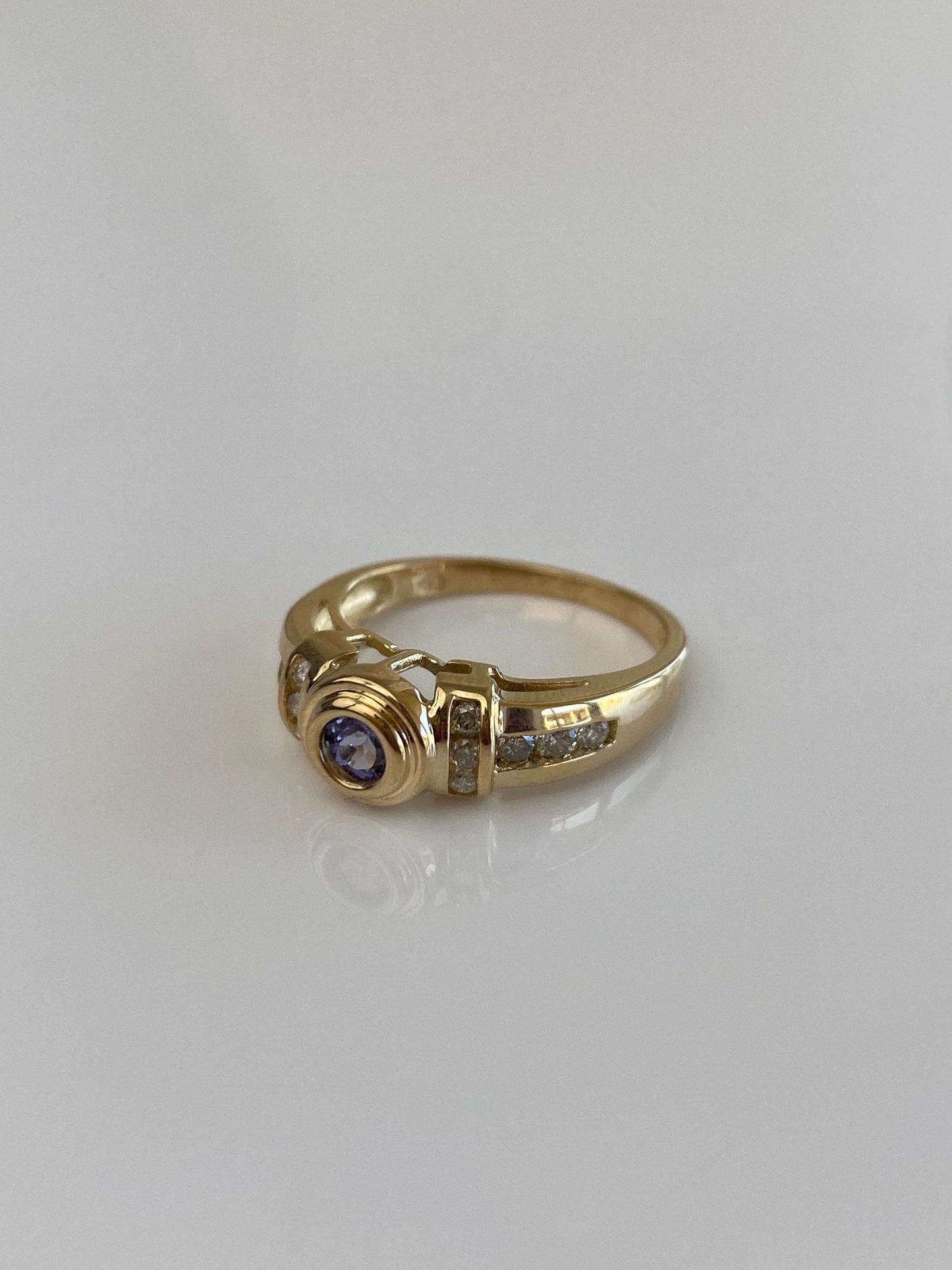 Vintage Solid 14k Yellow Gold Tanzanite Diamonds Ring - Size 6.75