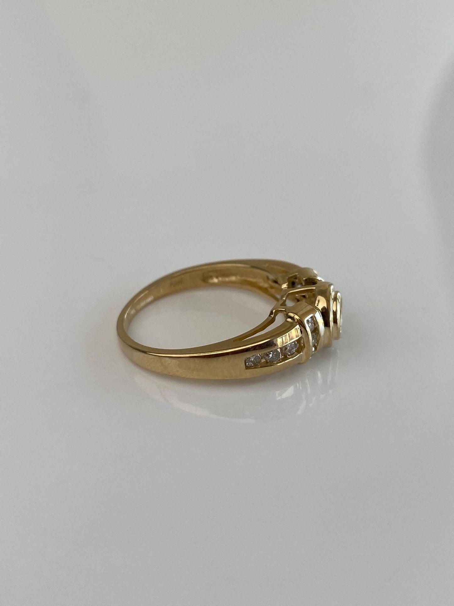 Vintage Solid 14k Yellow Gold Tanzanite Diamonds Ring - Size 6.75