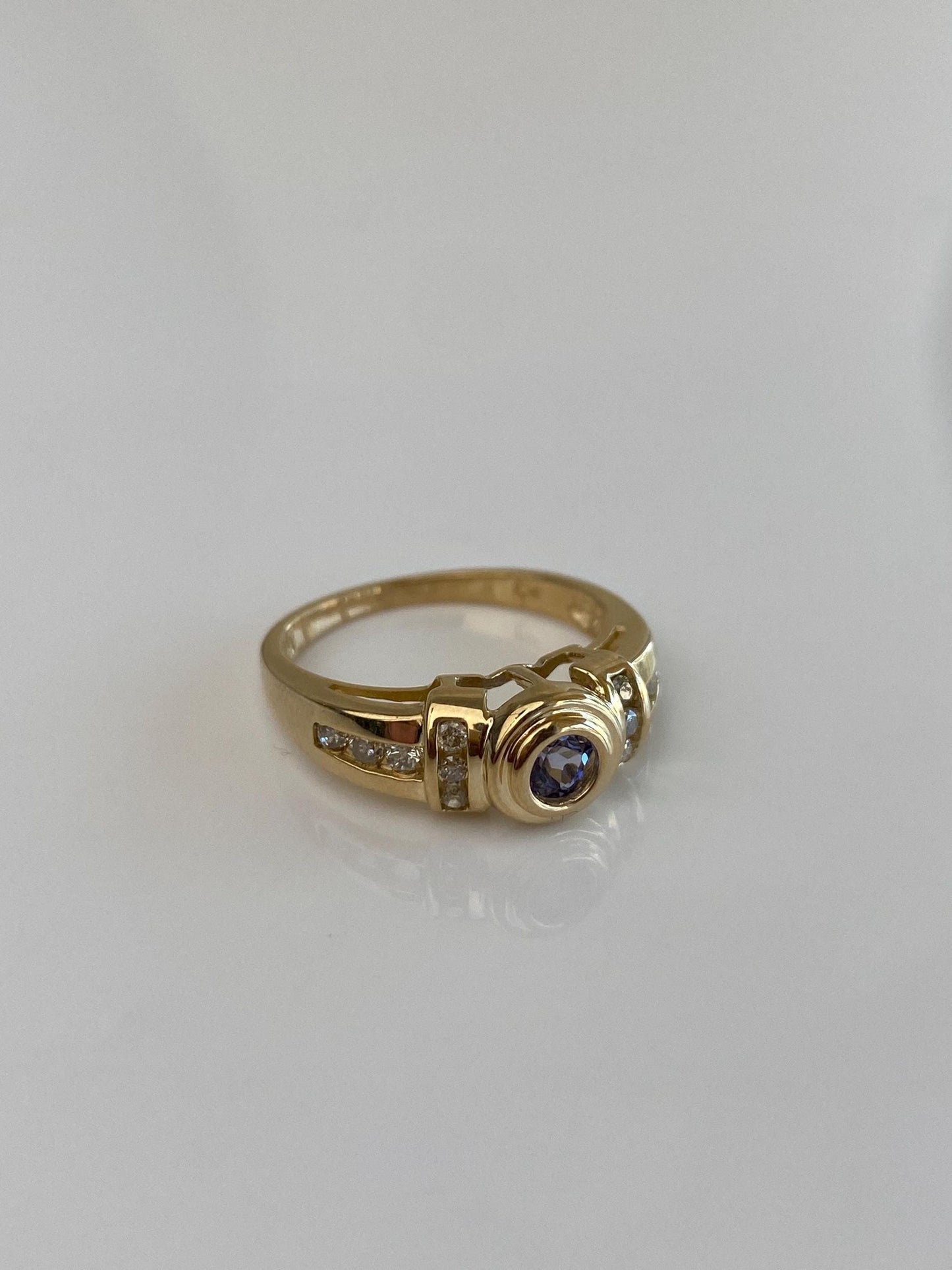 Vintage Solid 14k Yellow Gold Tanzanite Diamonds Ring - Size 6.75