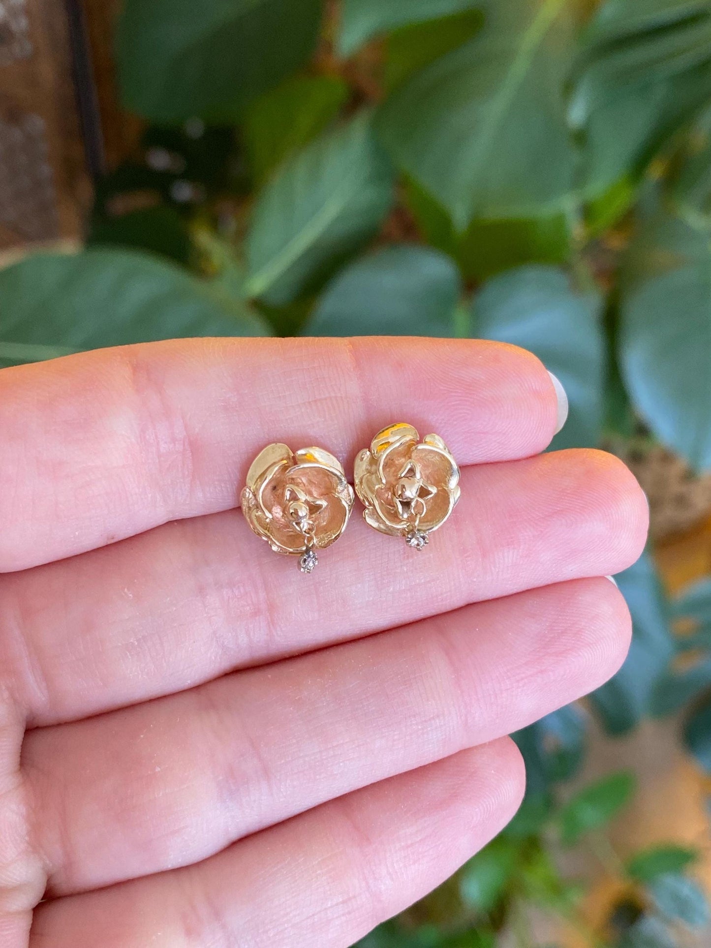 Vintage Solid 14k Yellow Gold Clear Sapphire Rose Stud Earrings