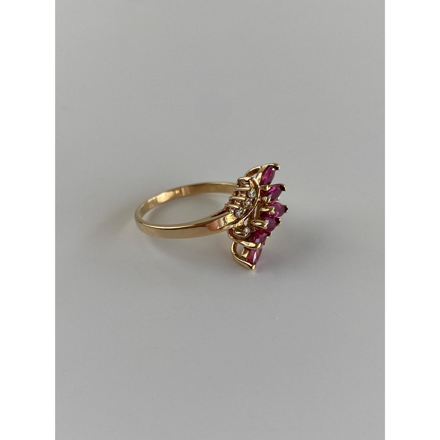 Vintage Solid 14k Yellow Gold Pink Spinel Diamond Twist Ring - Size 6