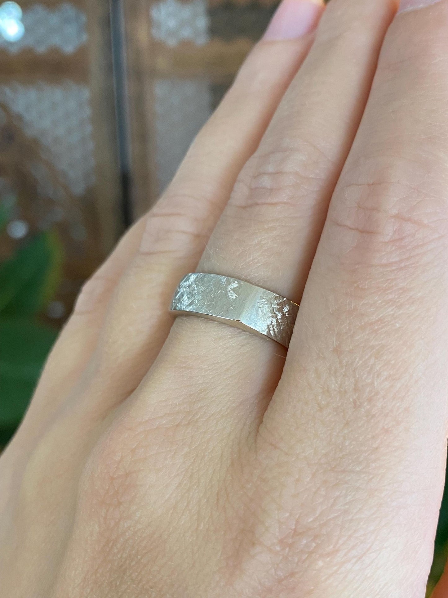 Vintage Solid 14k White Gold Crosshatch Pattern Ring Band - Size 7.5