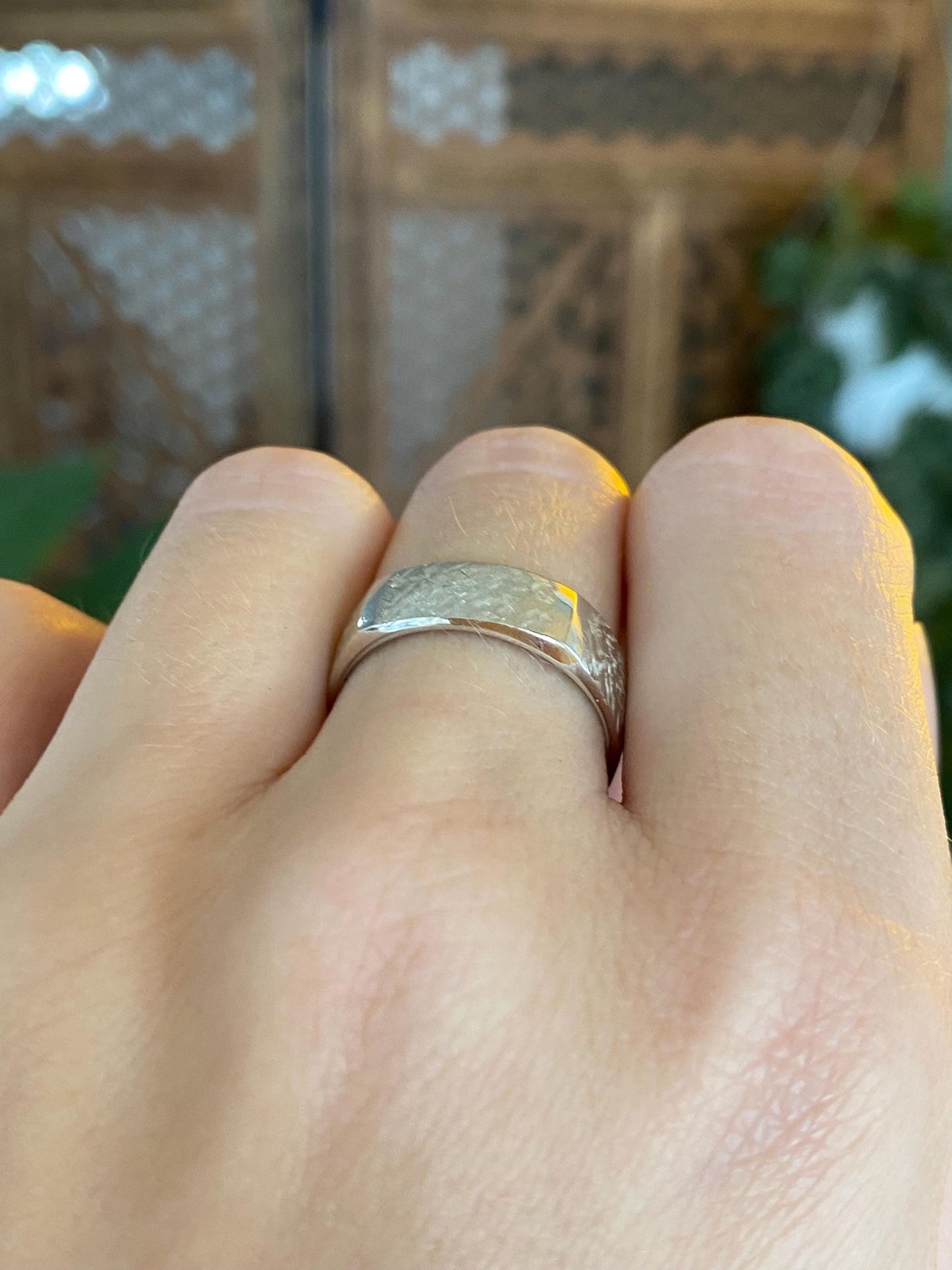 Vintage Solid 14k White Gold Crosshatch Pattern Ring Band - Size 7.5