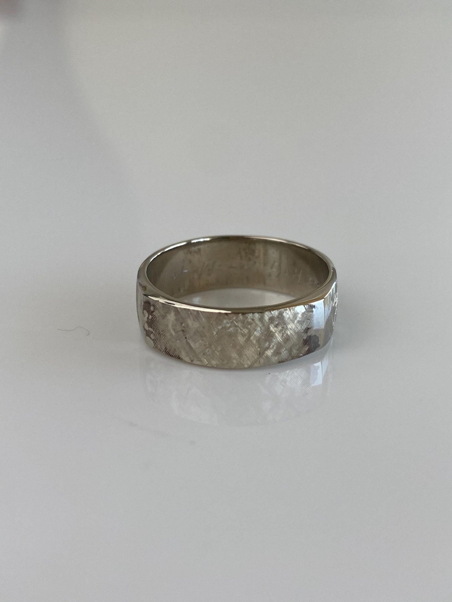 Vintage Solid 14k White Gold Crosshatch Pattern Ring Band - Size 7.5