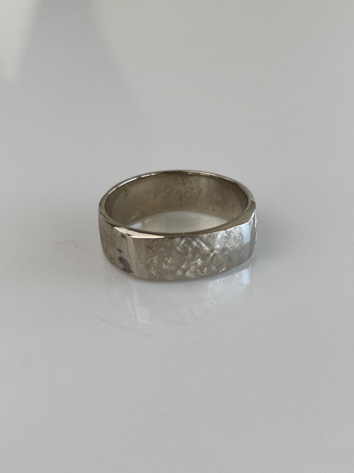 Vintage Solid 14k White Gold Crosshatch Pattern Ring Band - Size 7.5