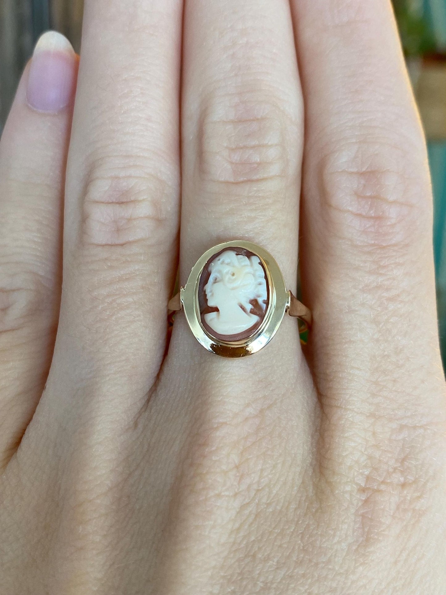 Vintage Solid 14k Yellow Gold Cameo Ring - Size 8.5