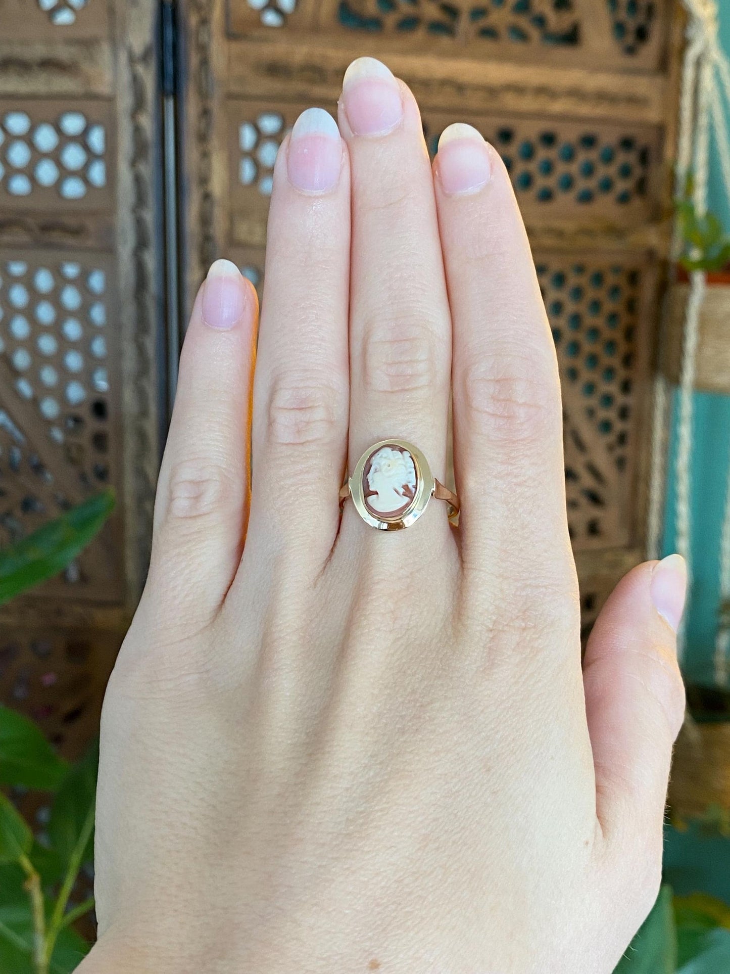 Vintage Solid 14k Yellow Gold Cameo Ring - Size 8.5