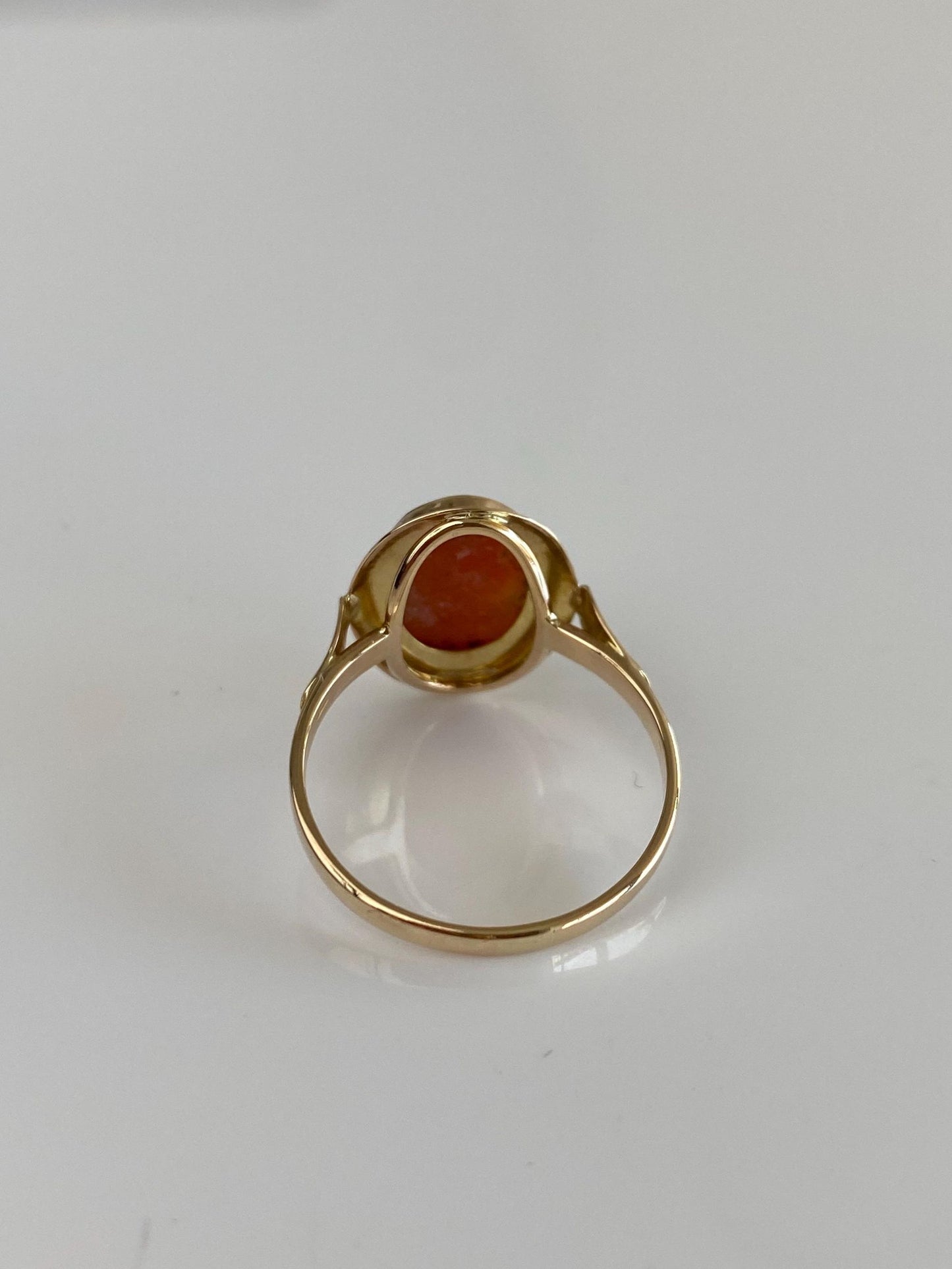 Vintage Solid 14k Yellow Gold Cameo Ring - Size 8.5
