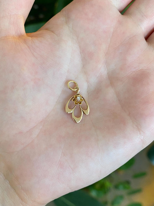 Vintage 10k Yellow Gold Diamond Open Work Flower Charm