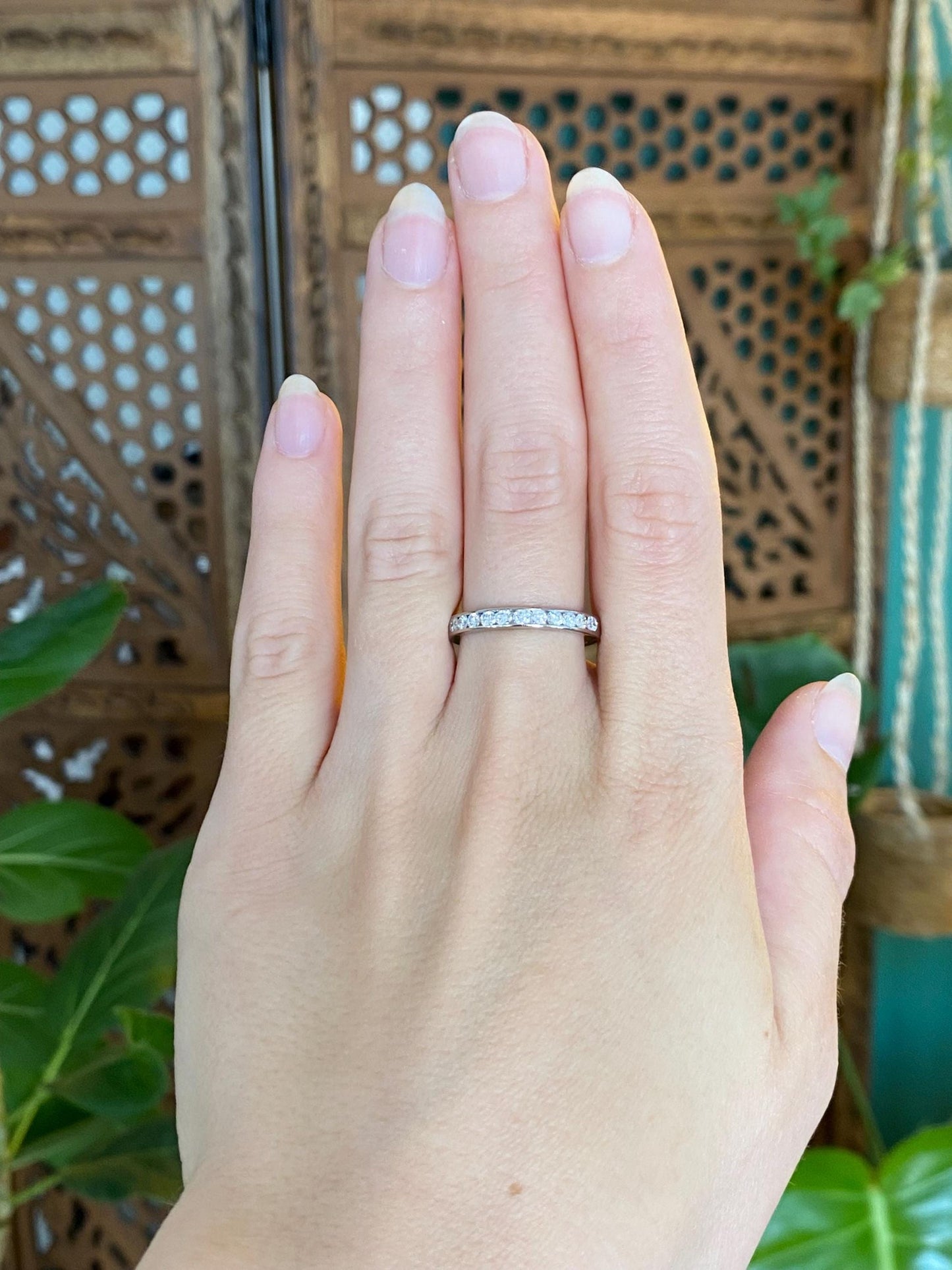 Vintage Solid 18k White Gold Diamond Ring Band - Size 7.75