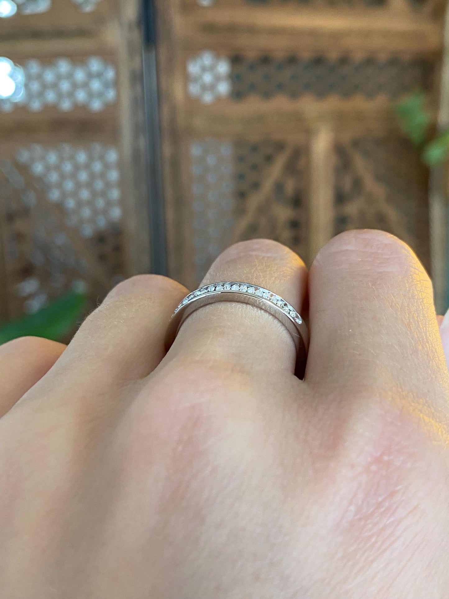 Vintage Solid 18k White Gold Diamond Ring Band - Size 7.75