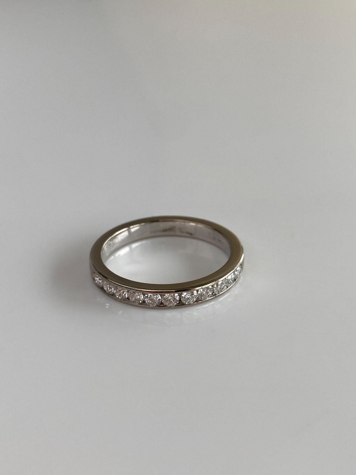 Vintage Solid 18k White Gold Diamond Ring Band - Size 7.75