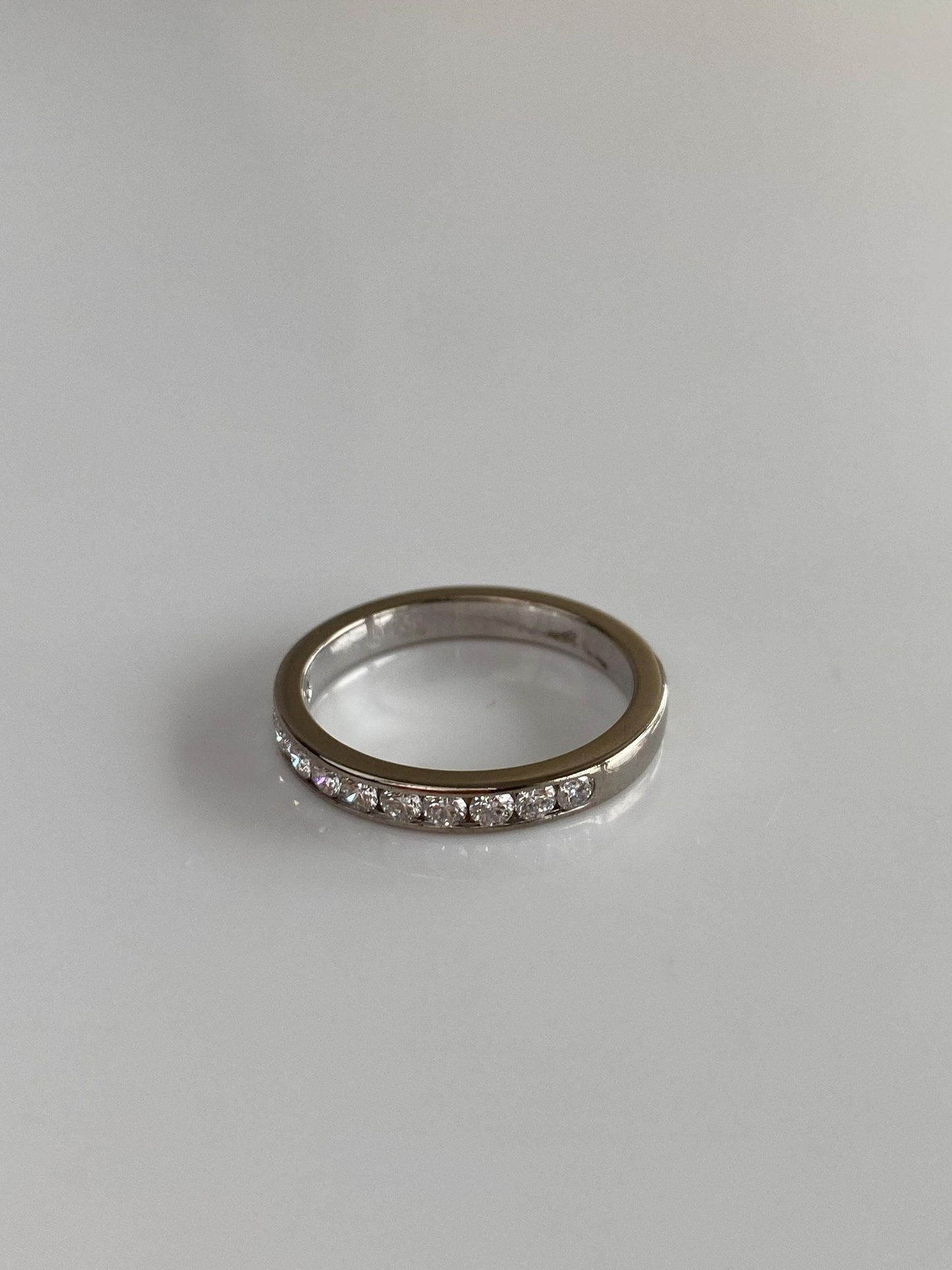 Vintage Solid 18k White Gold Diamond Ring Band - Size 7.75