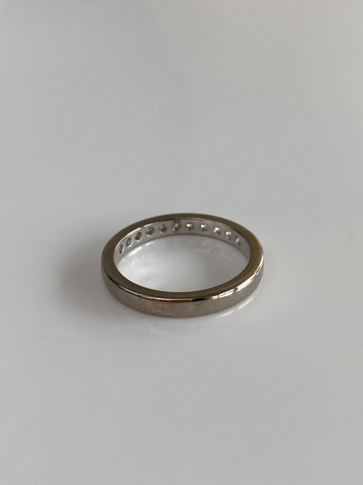Vintage Solid 18k White Gold Diamond Ring Band - Size 7.75