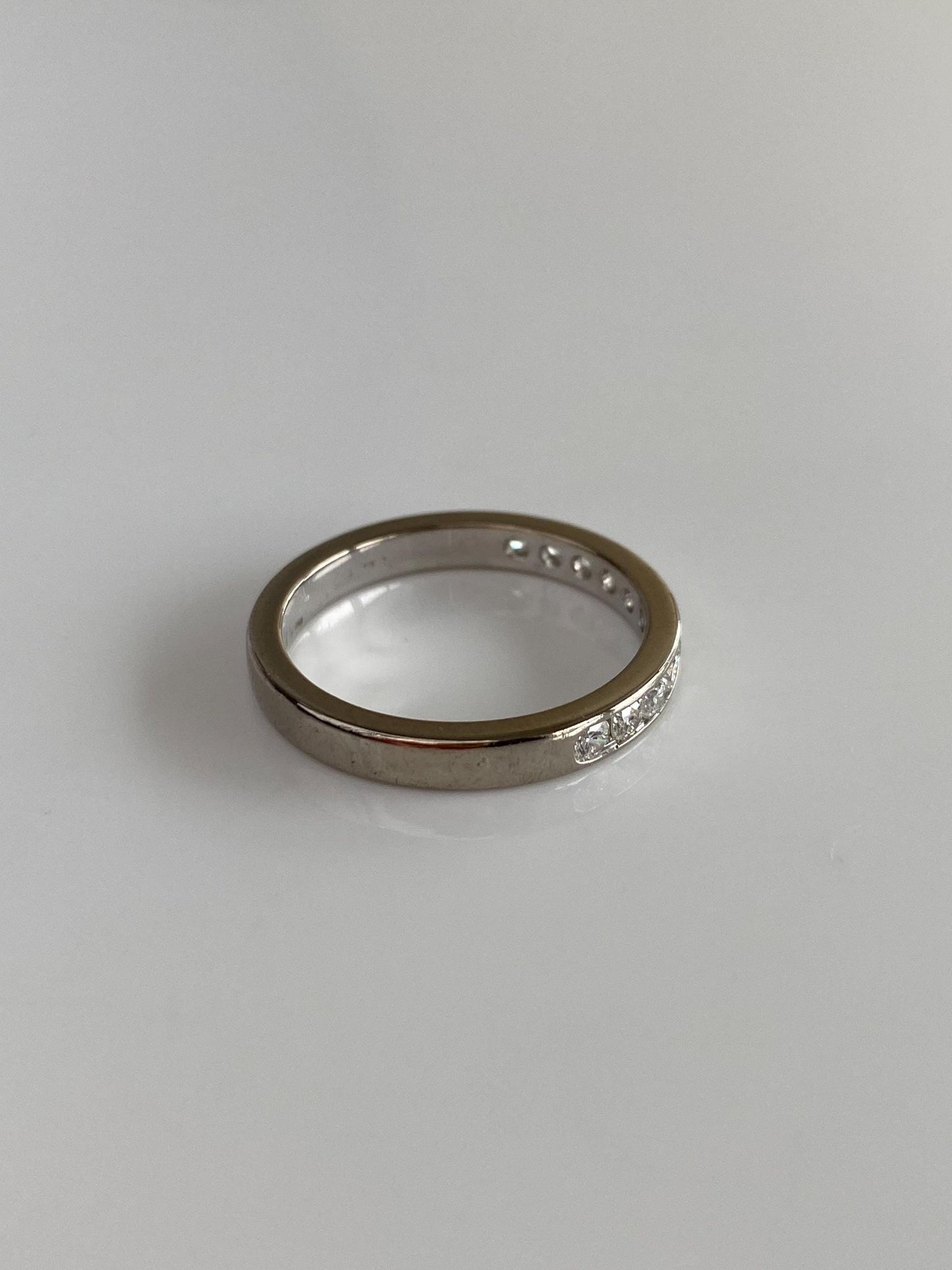 Vintage Solid 18k White Gold Diamond Ring Band - Size 7.75