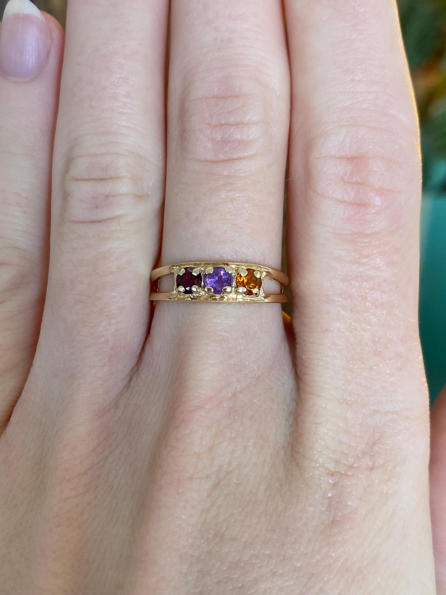 Vintage Solid 14k Yellow Gold Garnet Amethyst Citrine Ring Band - Size 7