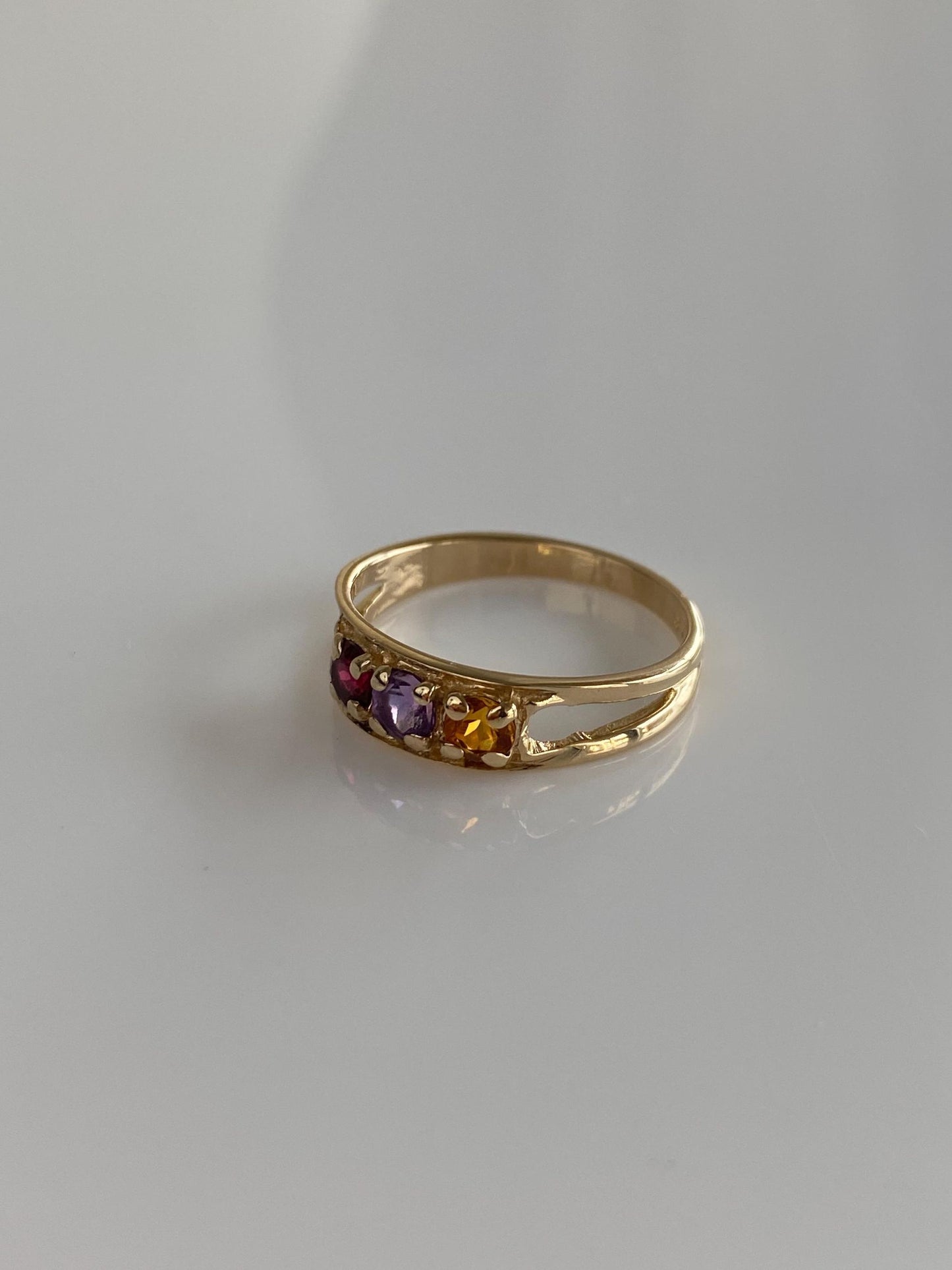 Vintage Solid 14k Yellow Gold Garnet Amethyst Citrine Ring Band - Size 7