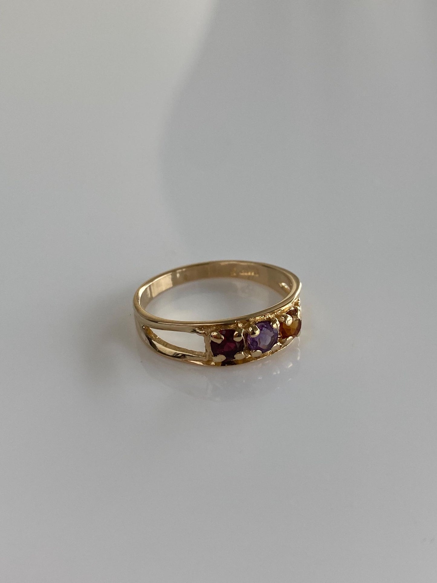 Vintage Solid 14k Yellow Gold Garnet Amethyst Citrine Ring Band - Size 7