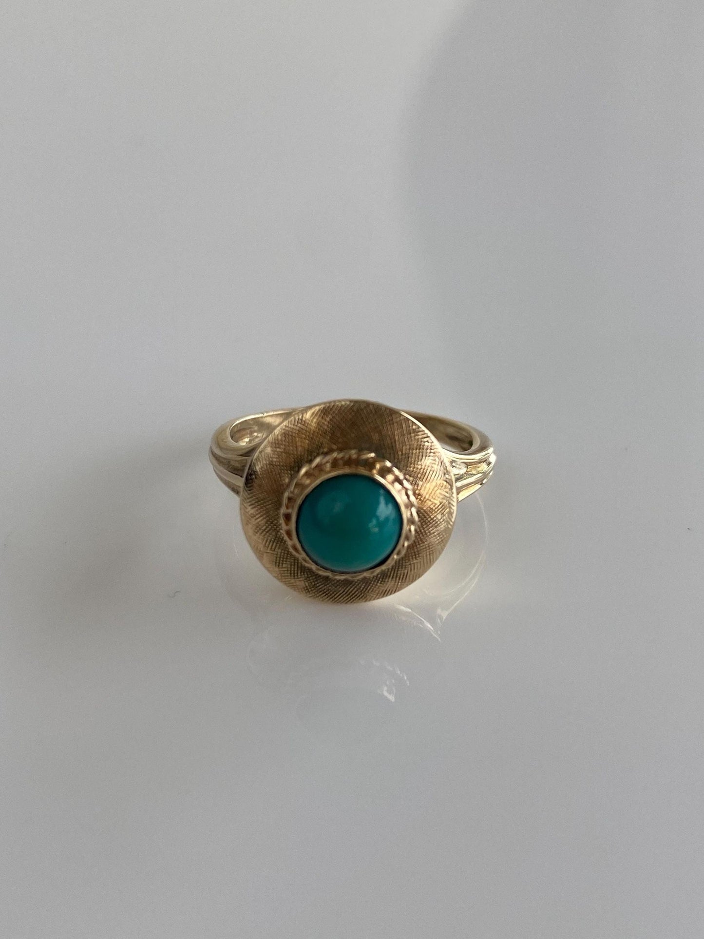 Vintage 9k Yellow Gold Turquoise Ring - Size 3.75
