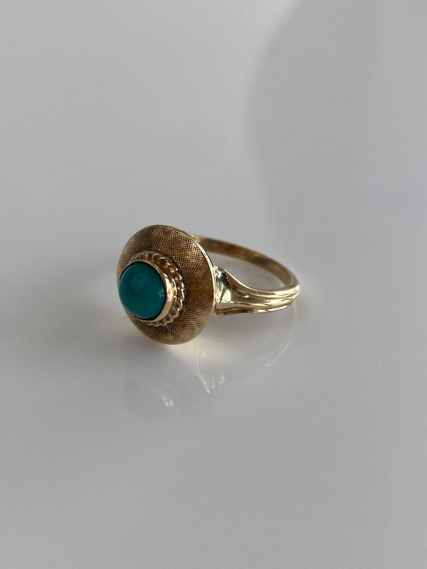 Vintage 9k Yellow Gold Turquoise Ring - Size 3.75