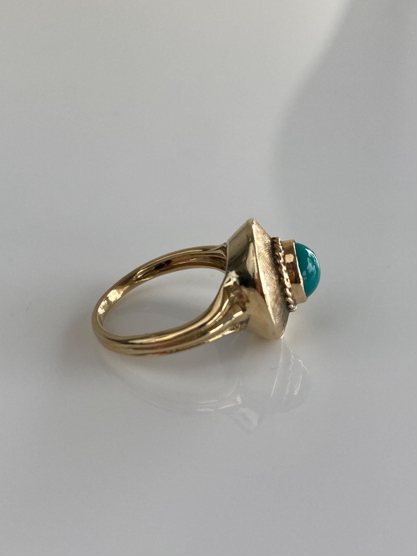 Vintage 9k Yellow Gold Turquoise Ring - Size 3.75