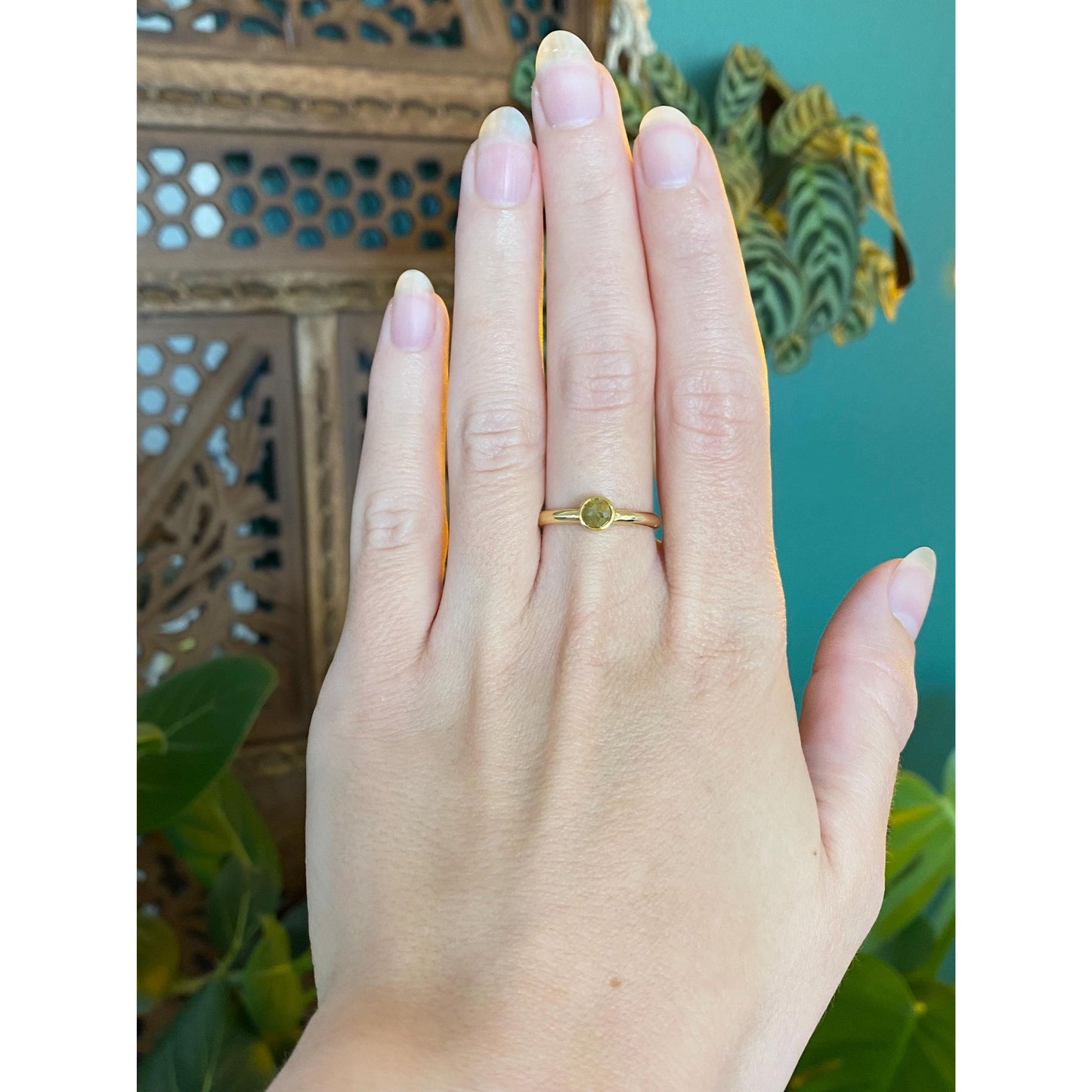 Vintage Solid 18k Yellow Gold Yellow Green Diamond Ring - Size 6.75