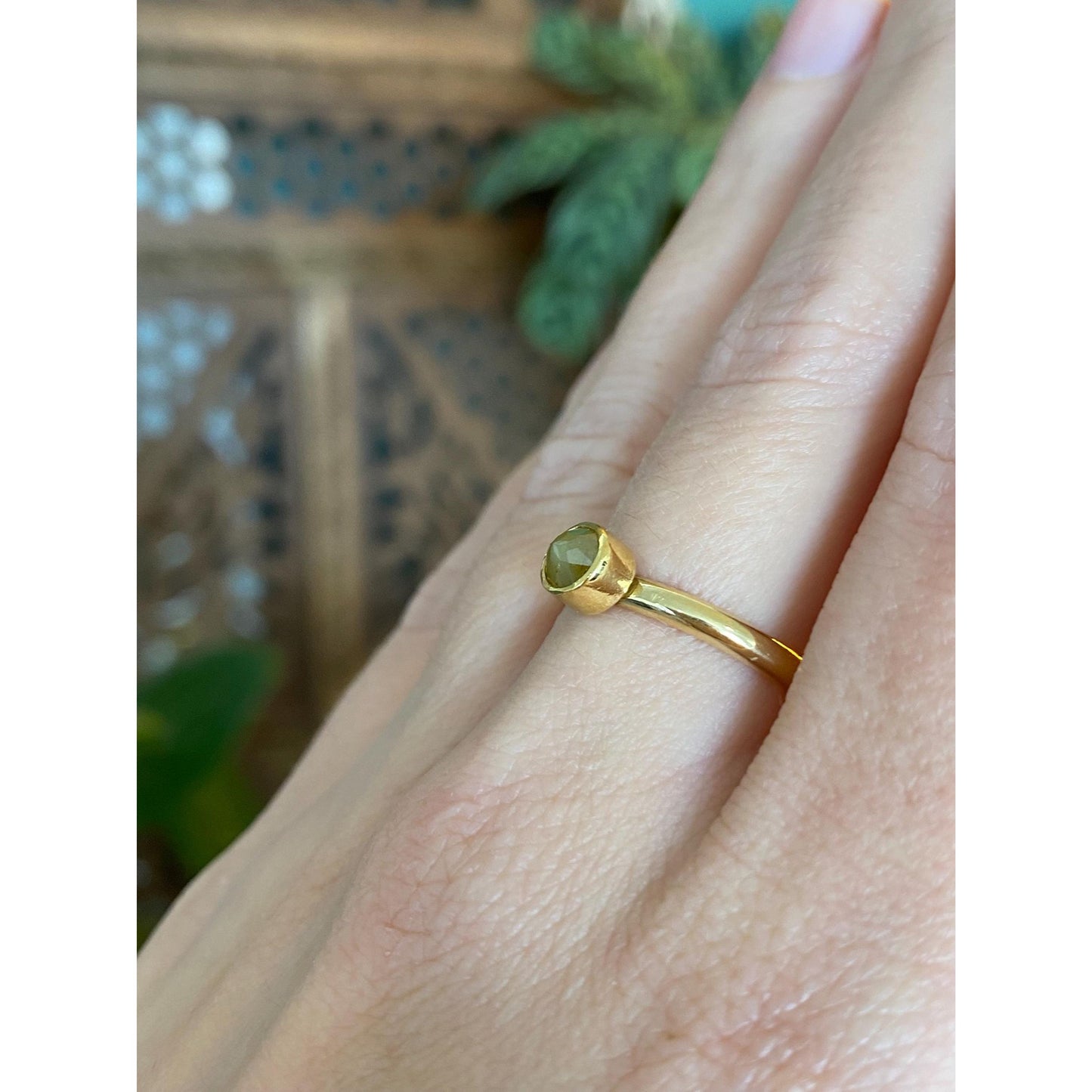 Vintage Solid 18k Yellow Gold Yellow Green Diamond Ring - Size 6.75