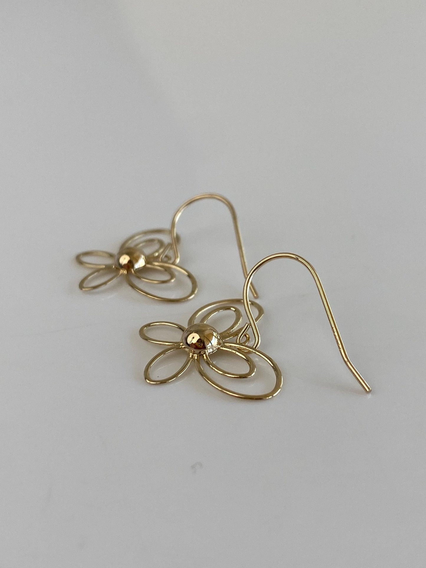 Vintage Solid 14k Yellow Gold Wire Butterfly Dangle Earrings