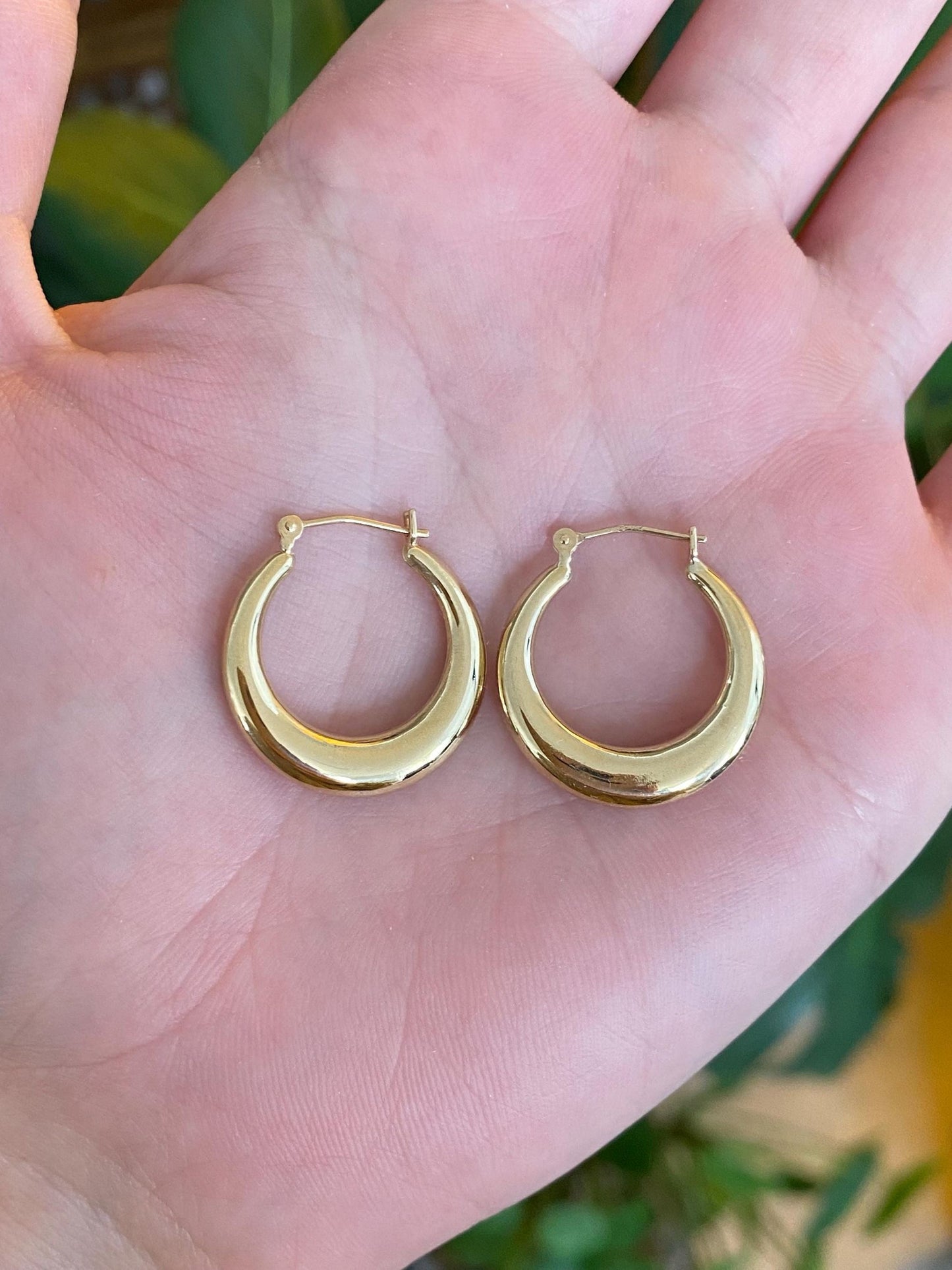 Vintage 14k Yellow Gold Tapered Hoop Earrings