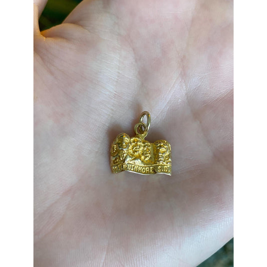 Vintage Solid 10k Black Hills Gold Mt. Rushmore Charm