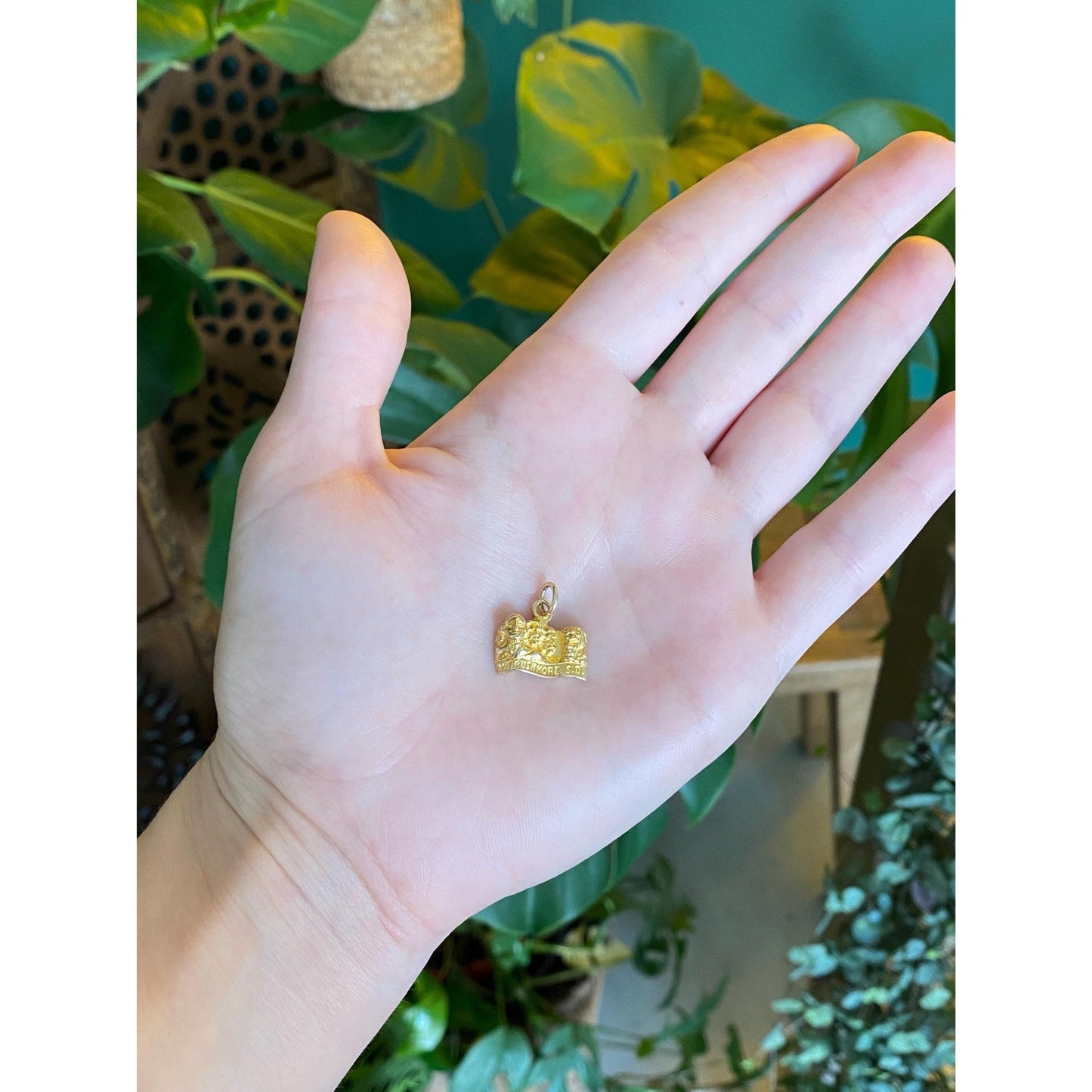 Vintage Solid 10k Black Hills Gold Mt. Rushmore Charm