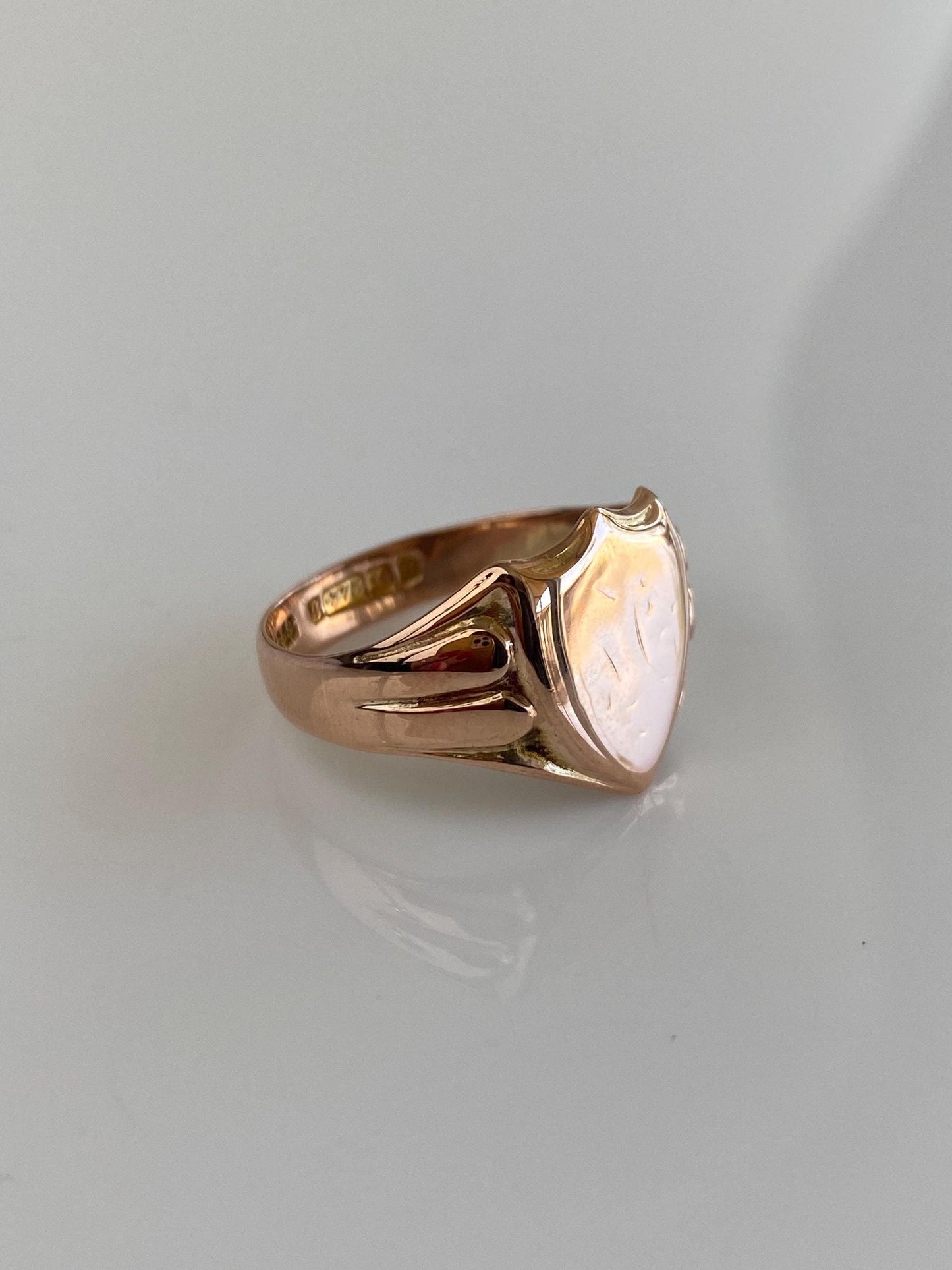 Vintage Solid 9k Rose Gold Shield Signet Ring - Size 9