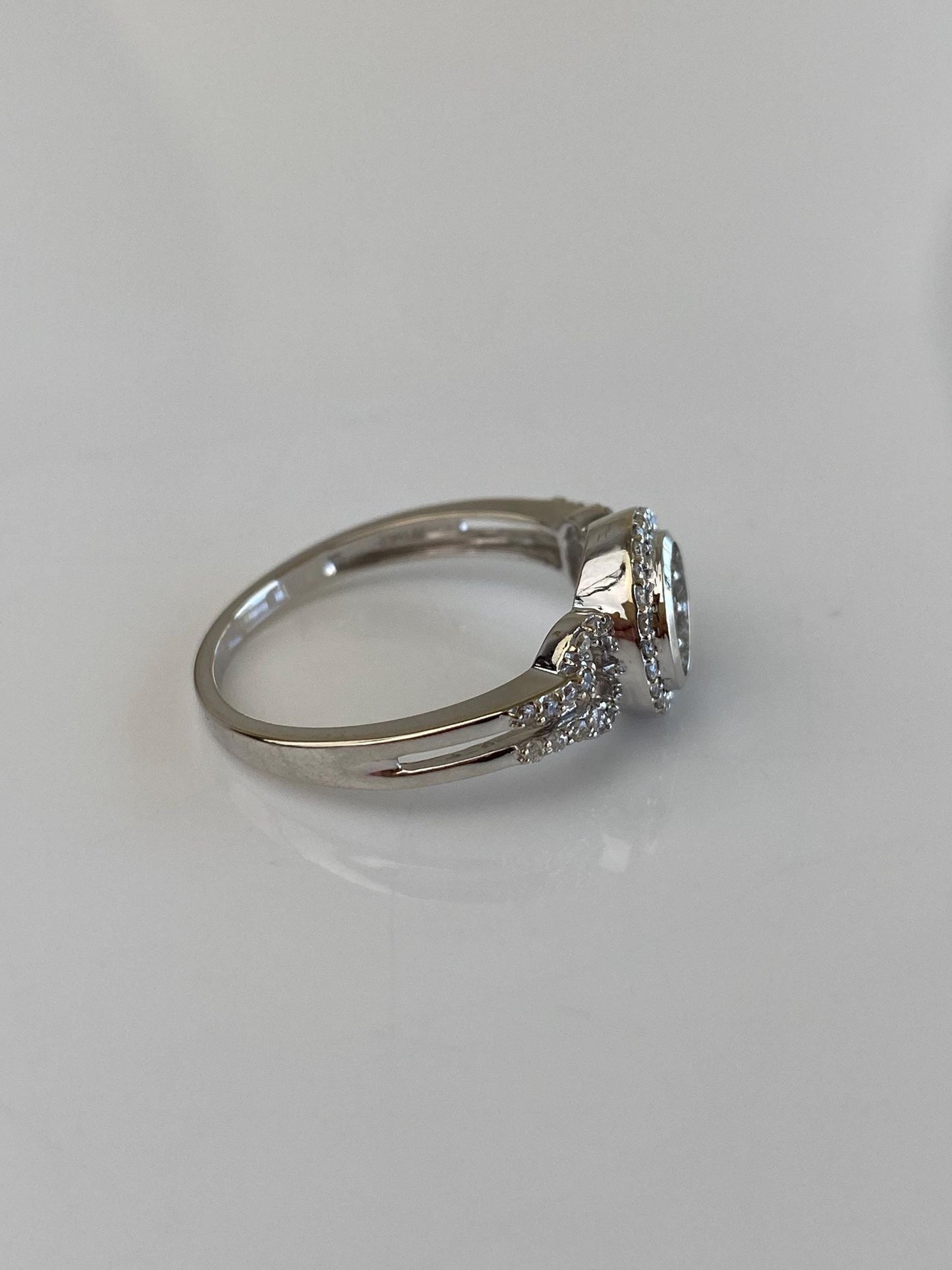 Vintage Solid 14k White Gold Diamonds Ring - Size 8.75