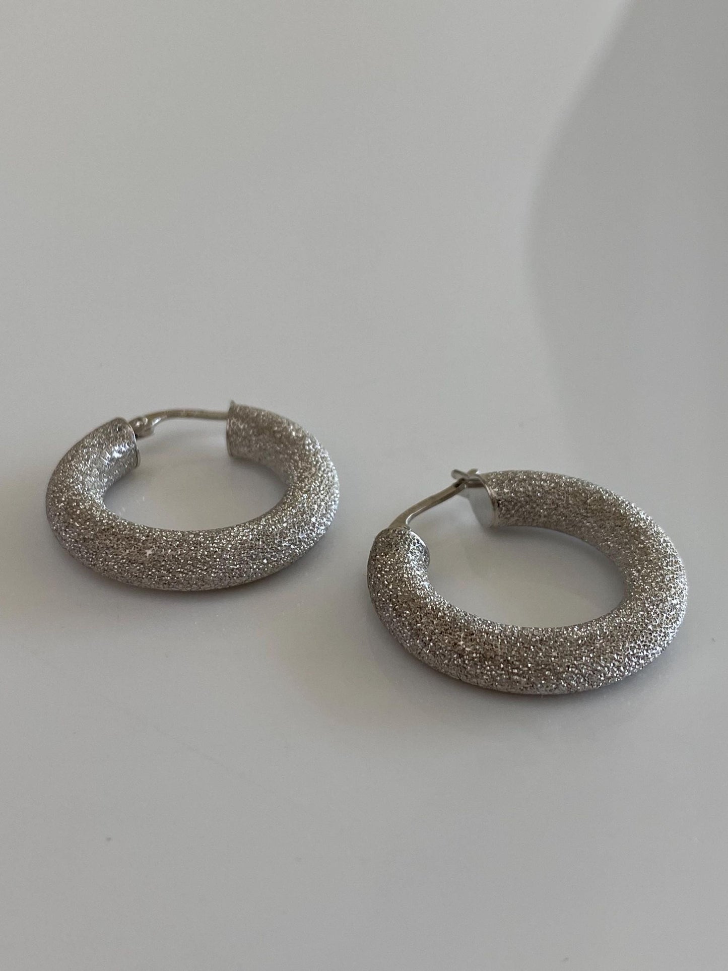 Vintage 18k White Gold Sparkly Hoop Earrings
