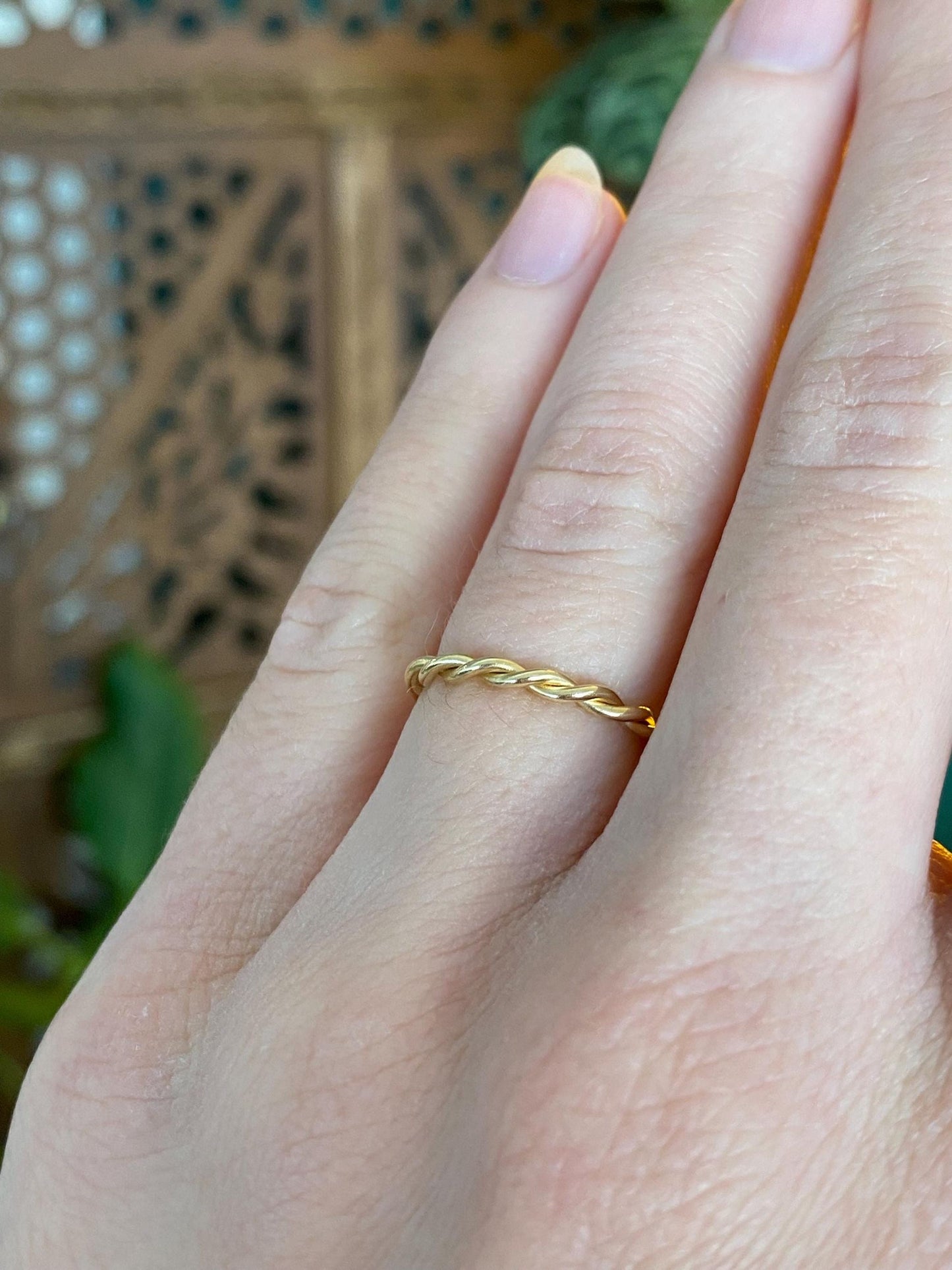 Vintage Solid 14k Yellow Gold Twist Ring Band - Size 4