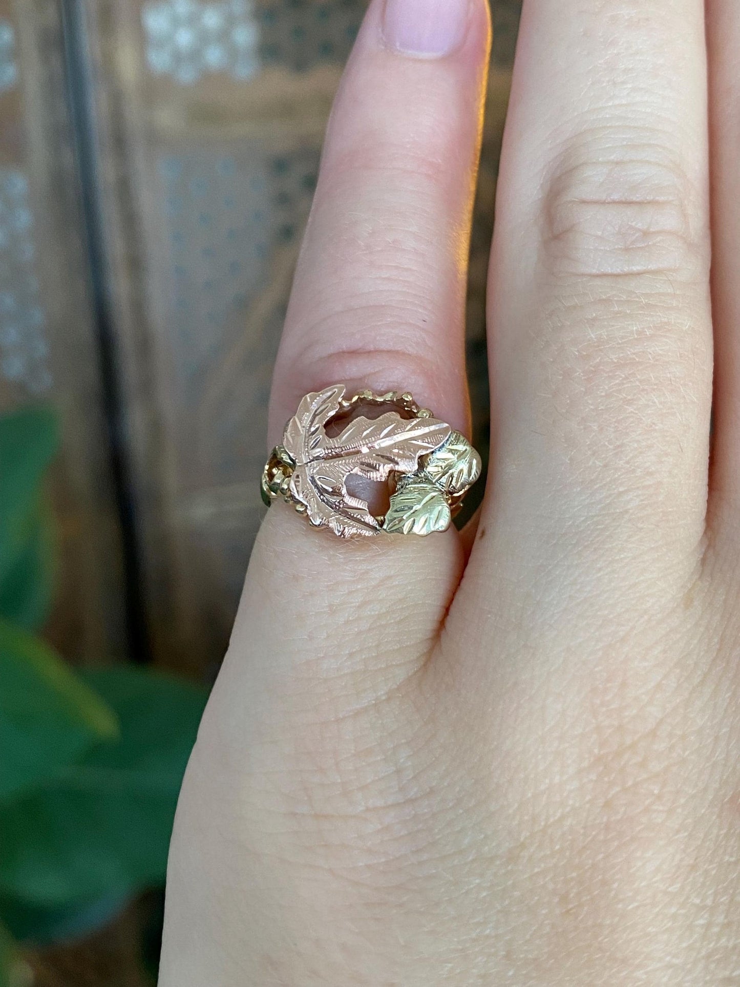 Vintage Solid 10k Black Hills Gold Leaves Ring - Size 2.75