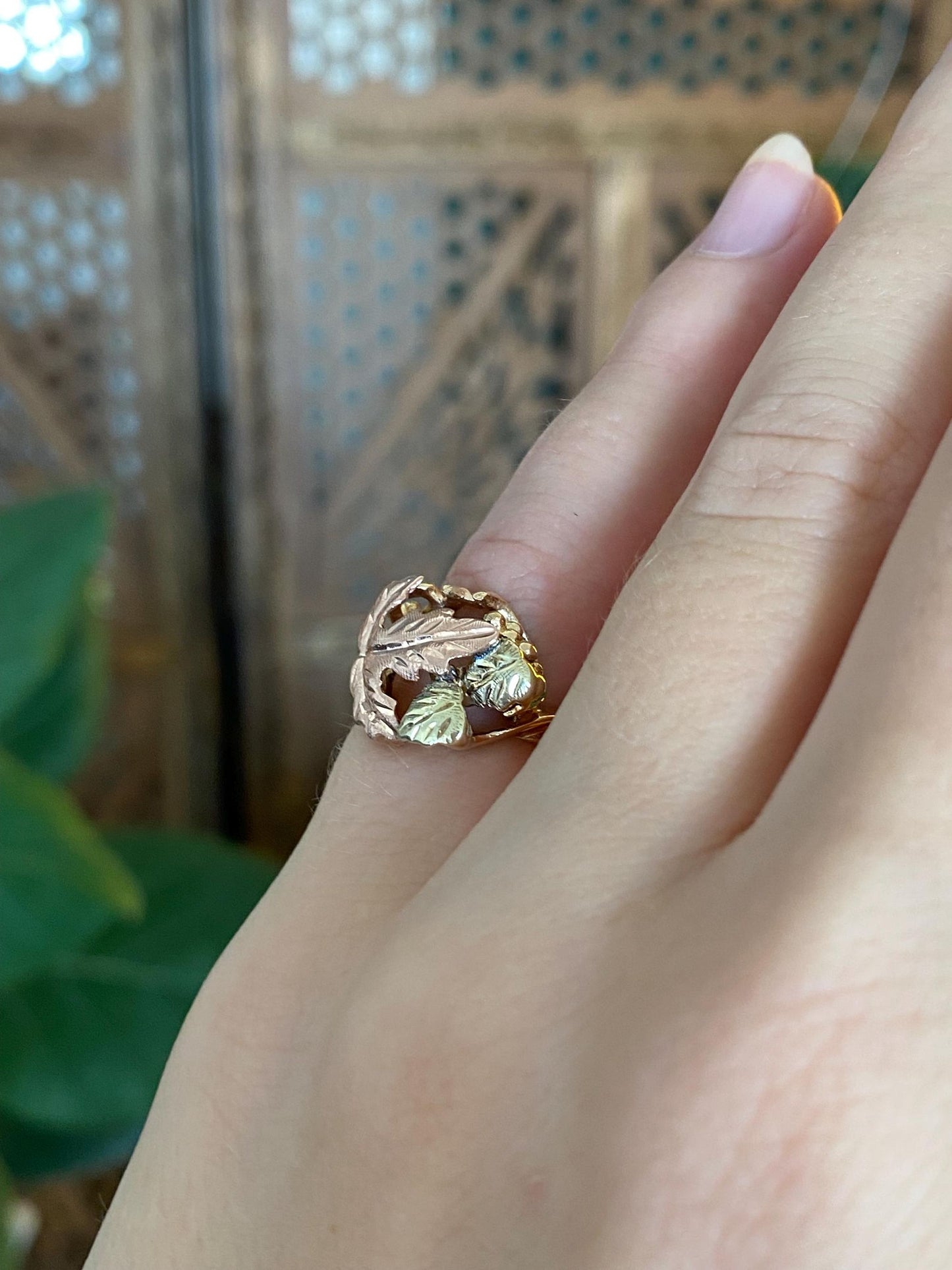 Vintage Solid 10k Black Hills Gold Leaves Ring - Size 2.75