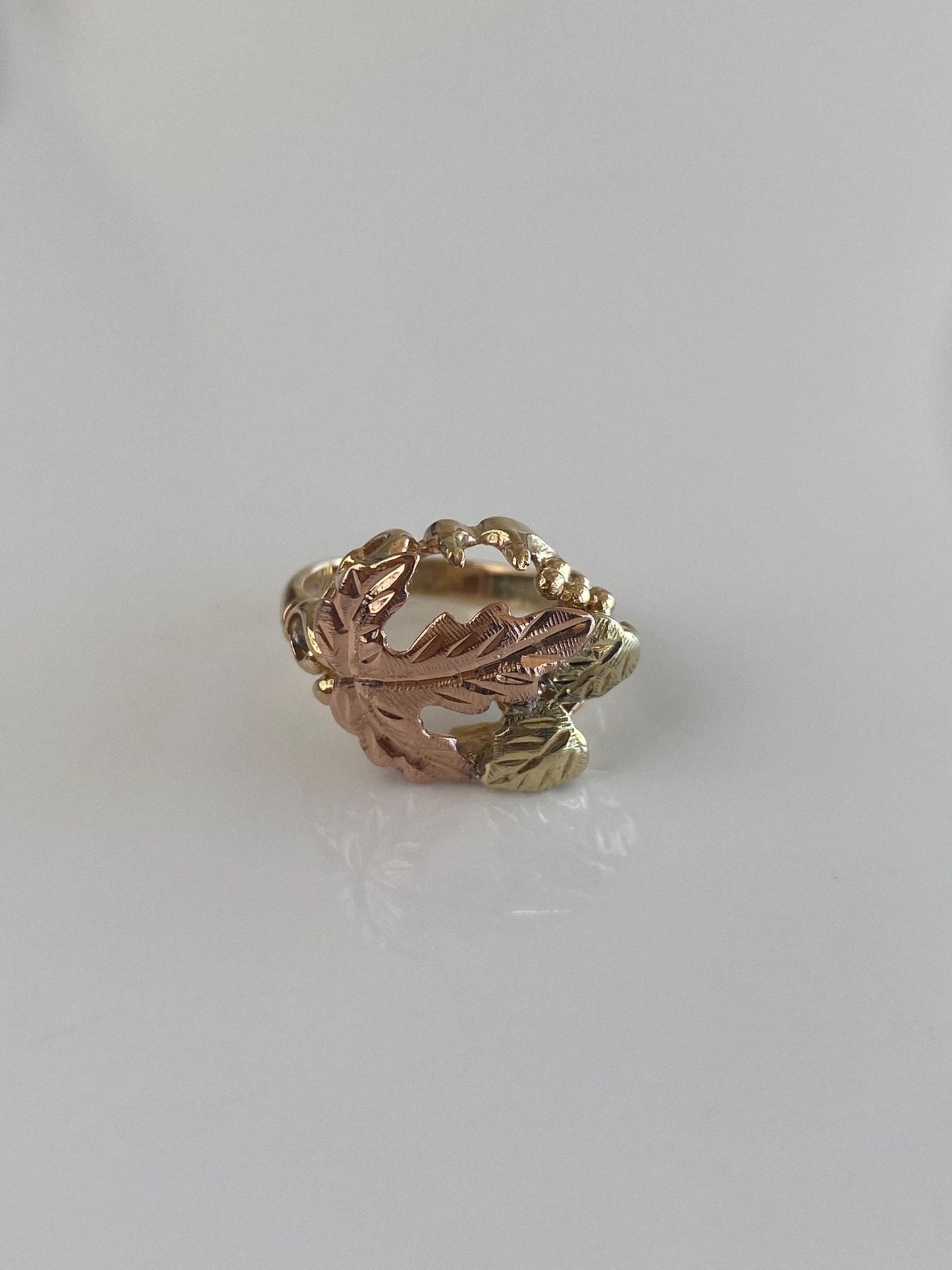 Vintage Solid 10k Black Hills Gold Leaves Ring - Size 2.75