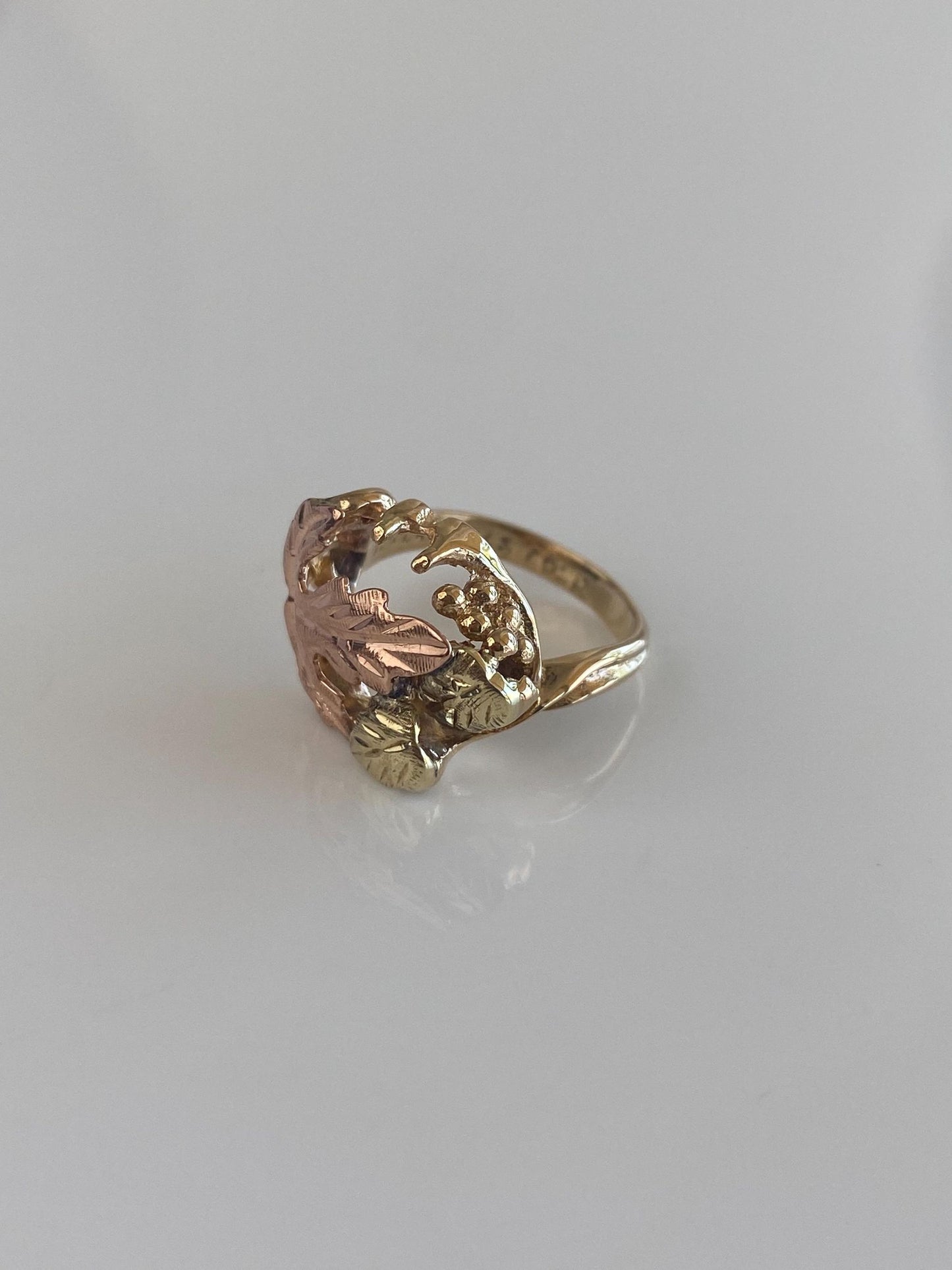 Vintage Solid 10k Black Hills Gold Leaves Ring - Size 2.75