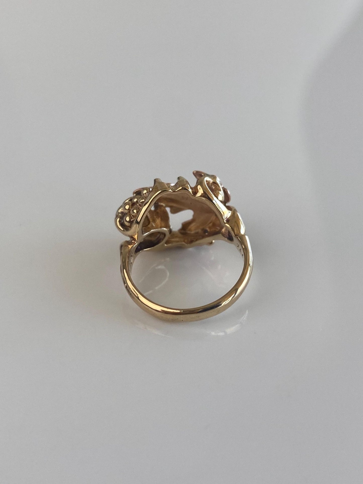 Vintage Solid 10k Black Hills Gold Leaves Ring - Size 2.75
