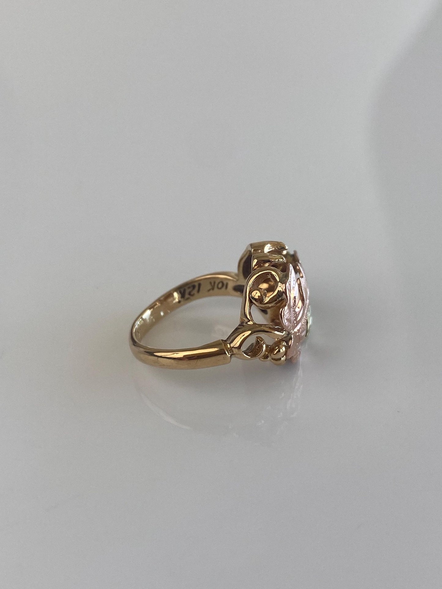 Vintage Solid 10k Black Hills Gold Leaves Ring - Size 2.75