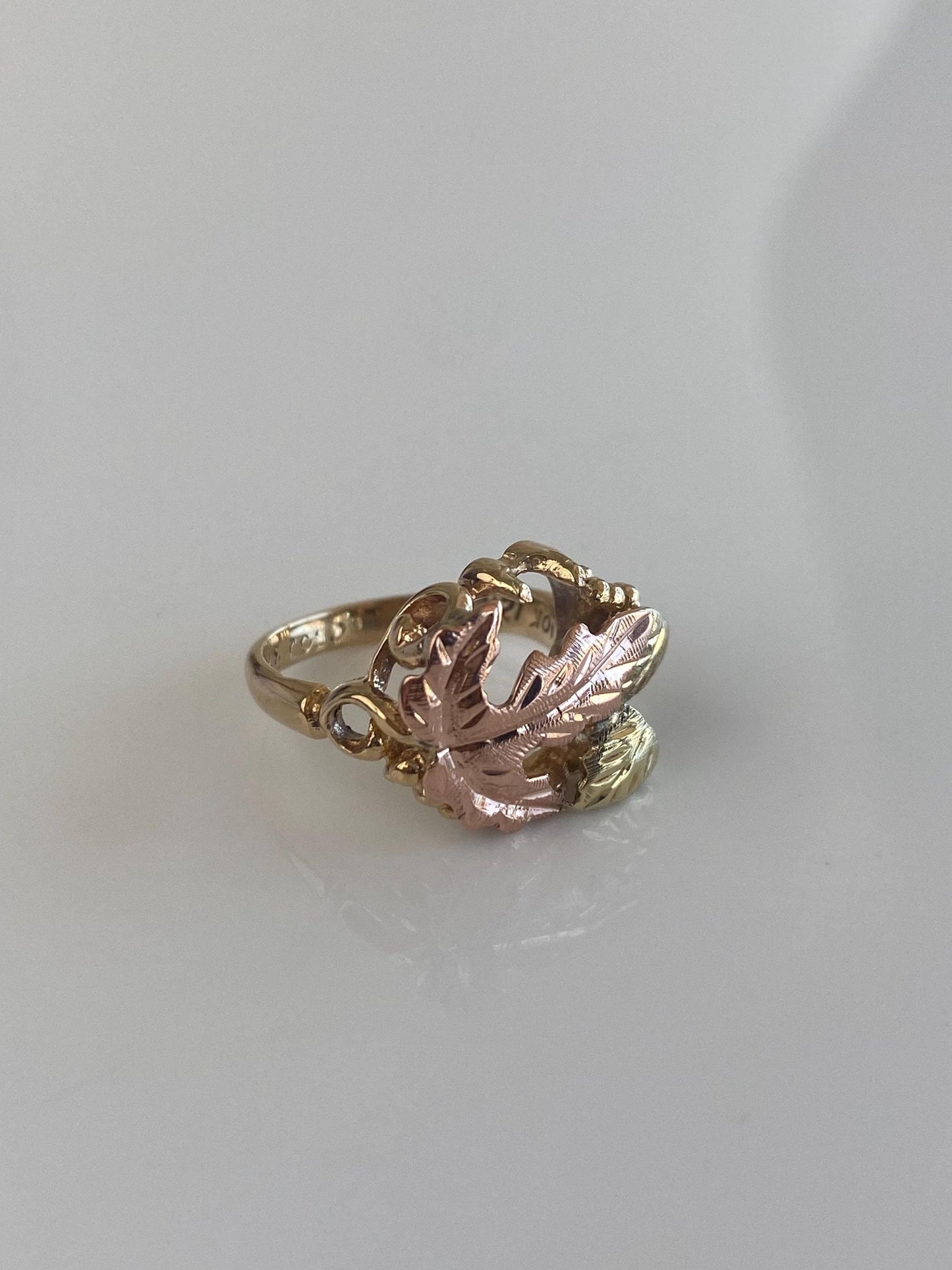 Vintage Solid 10k Black Hills Gold Leaves Ring - Size 2.75