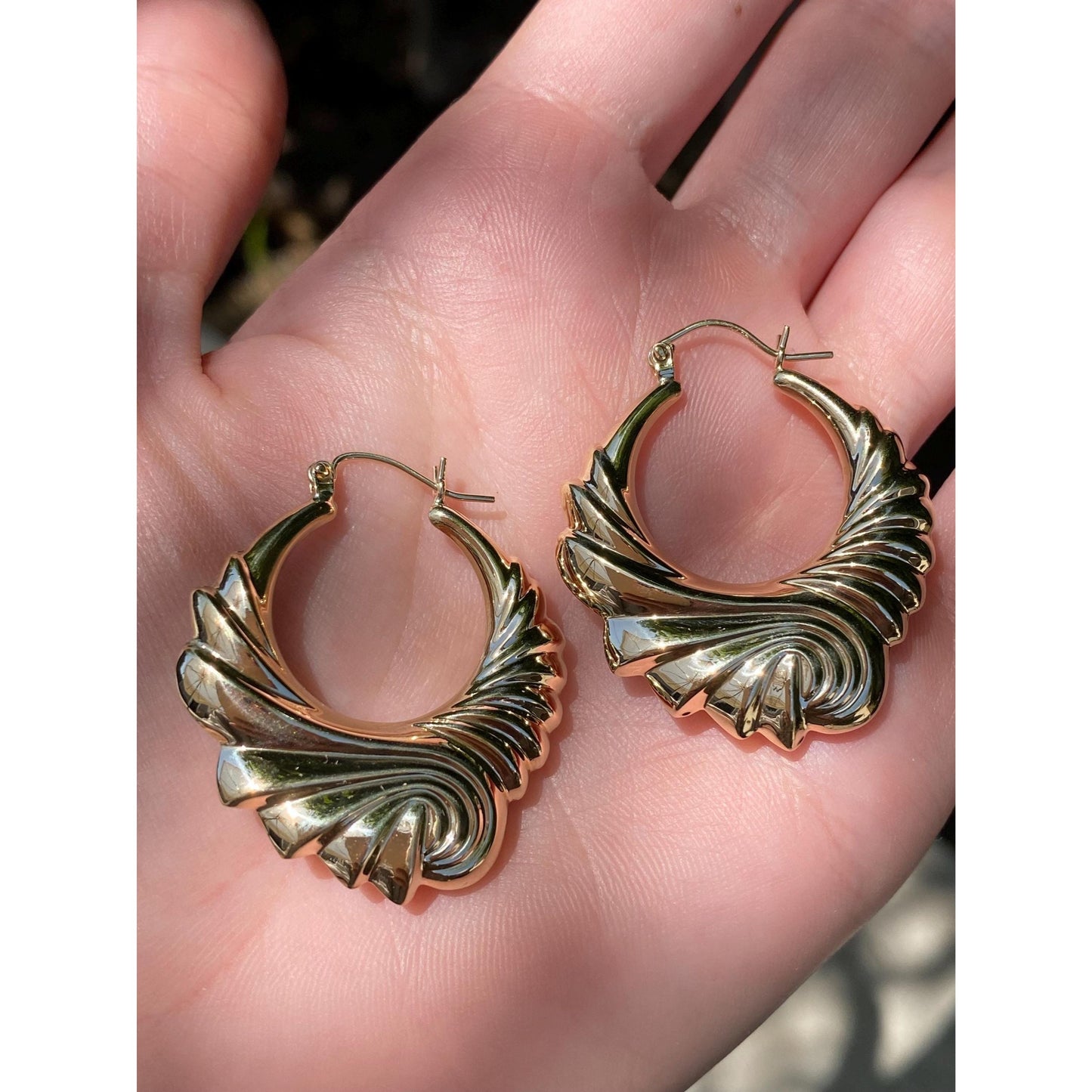 Vintage 14k Yellow Gold Scalloped Designed Hoop Earrings