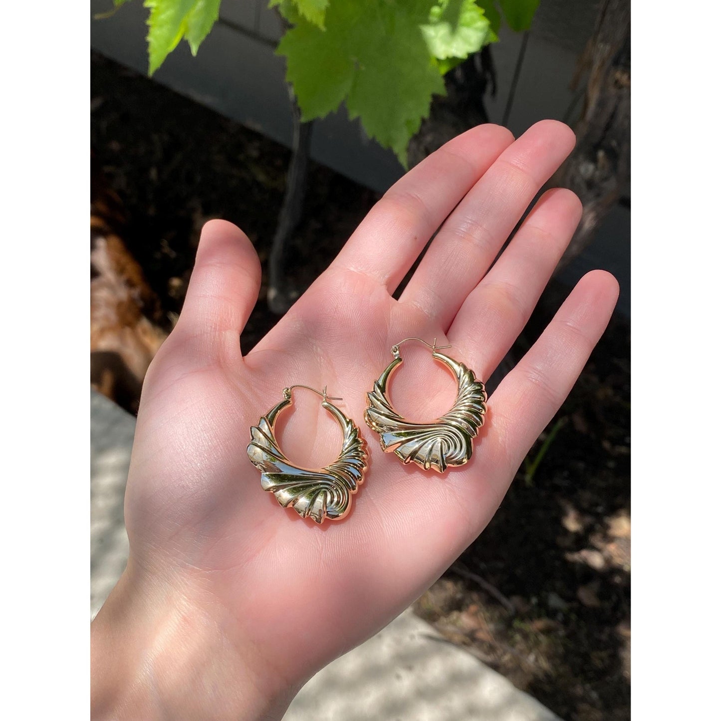 Vintage 14k Yellow Gold Scalloped Designed Hoop Earrings