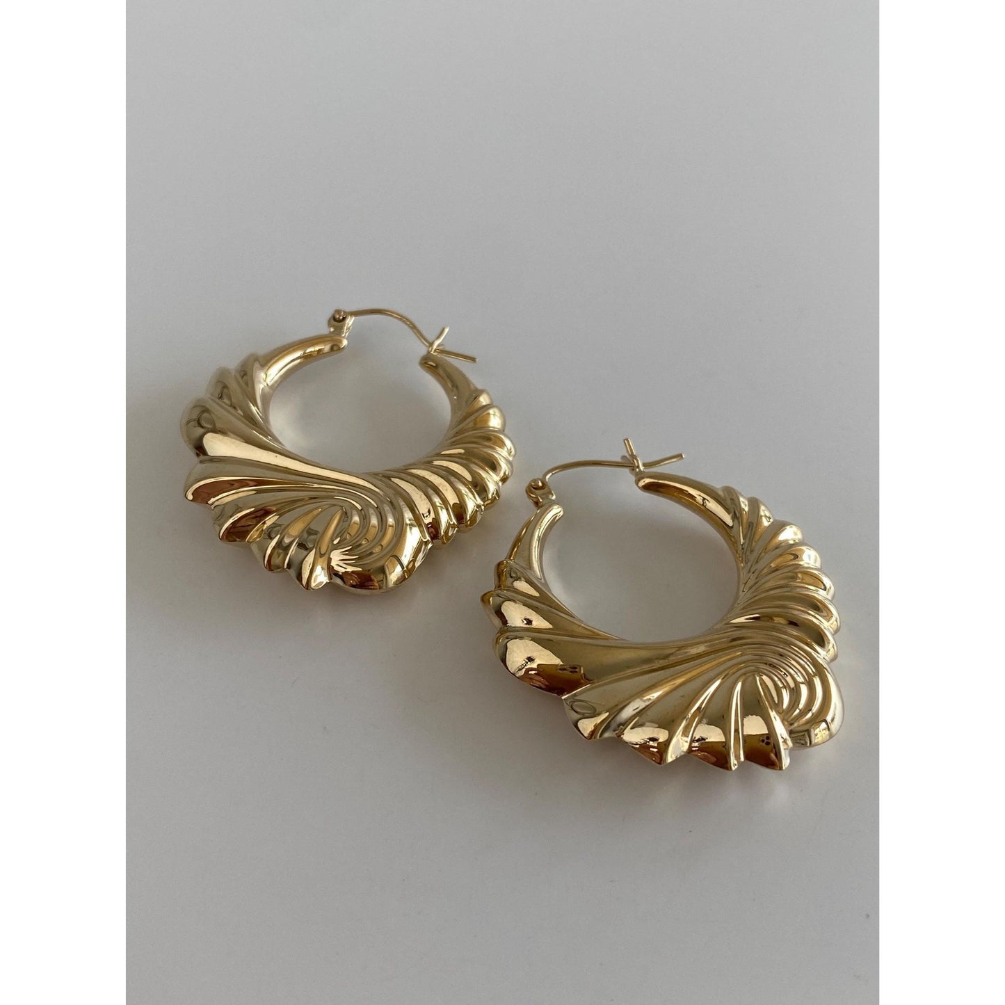 Vintage 14k Yellow Gold Scalloped Designed Hoop Earrings