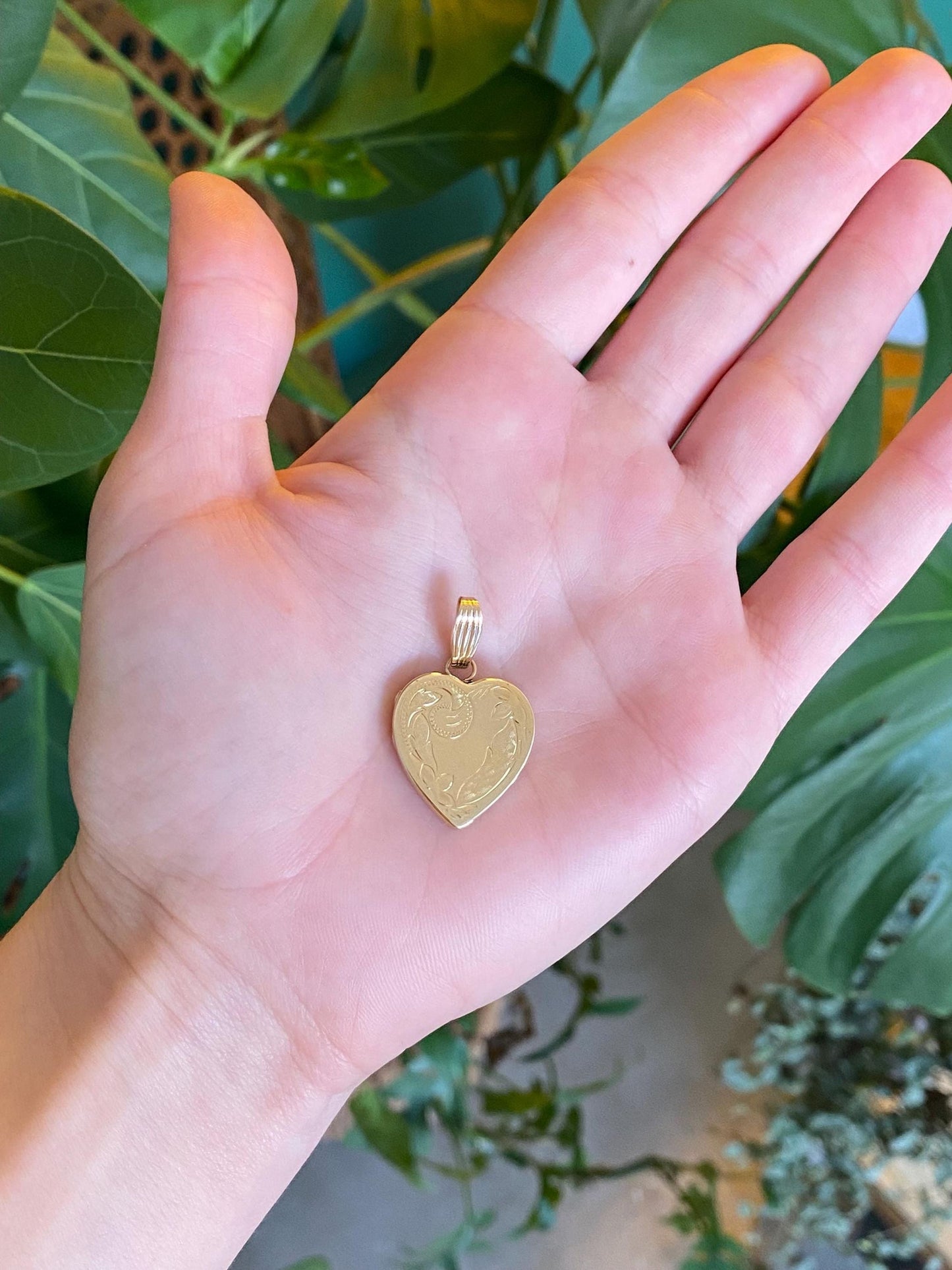 Vintage Solid 14k Yellow Gold Engraved Heart Locket Charm