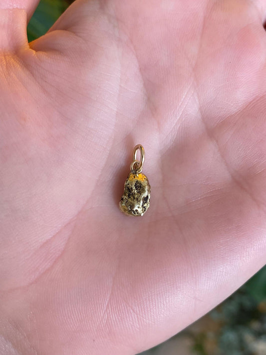Vintage Solid 18k Yellow Gold Nugget Charm